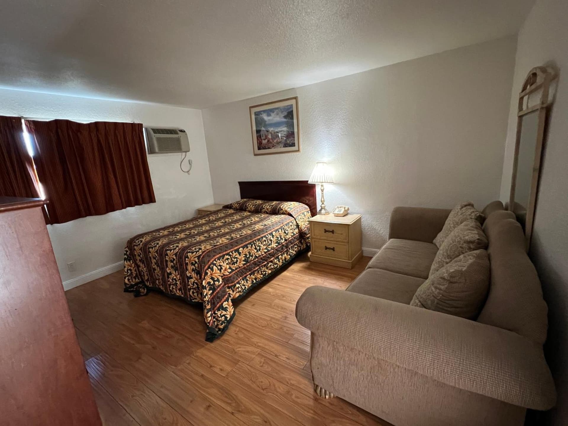 Sherwood Motel property views in Palmdale, CA — gallery photo 3