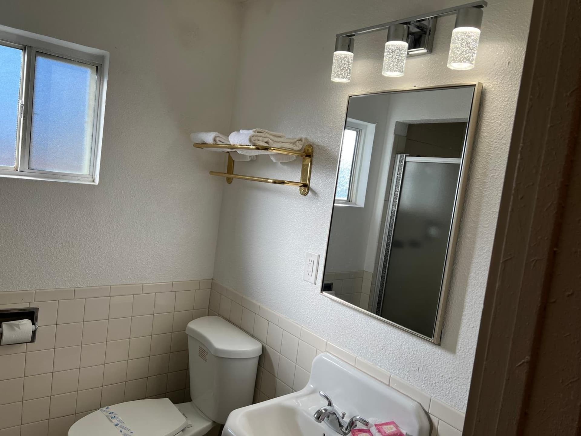 Sherwood Motel property views in Palmdale, CA — gallery photo 3