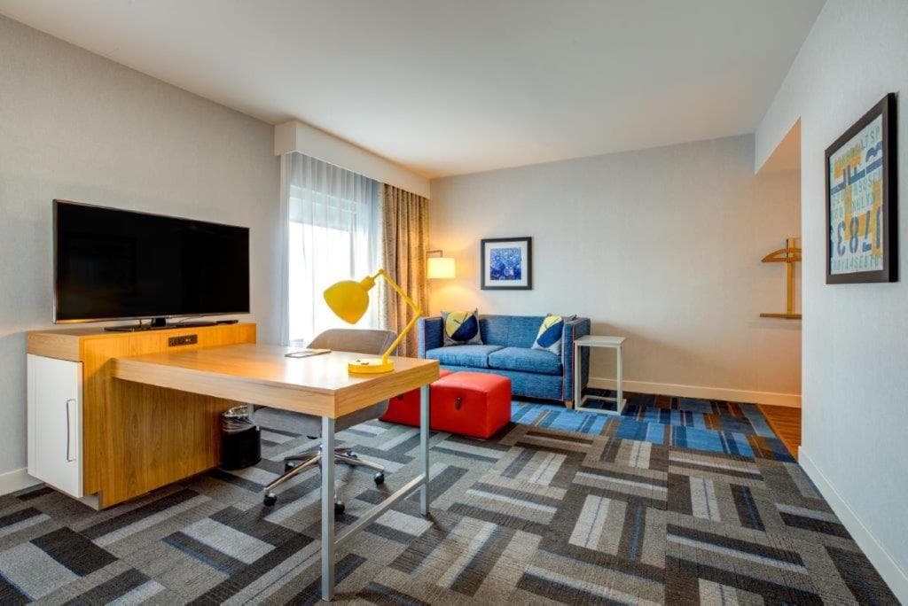 Hampton Inn & Suites Boston/Waltham gallery photo in Waltham, MA — image 43