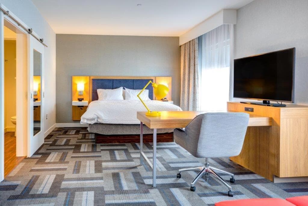 Hampton Inn & Suites Boston/Waltham gallery photo in Waltham, MA — image 6