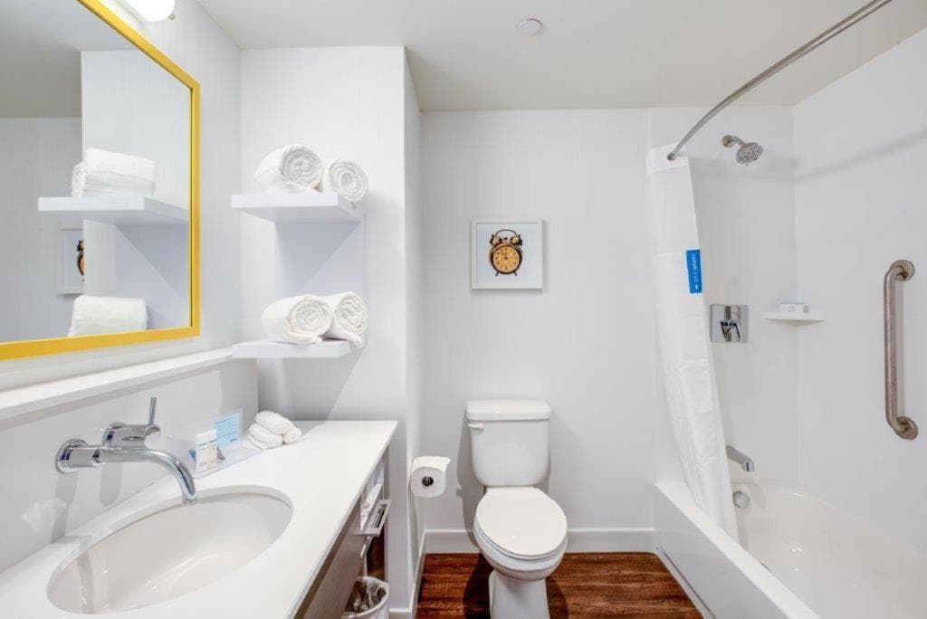Hampton Inn & Suites Boston/Waltham gallery photo in Waltham, MA — image 40