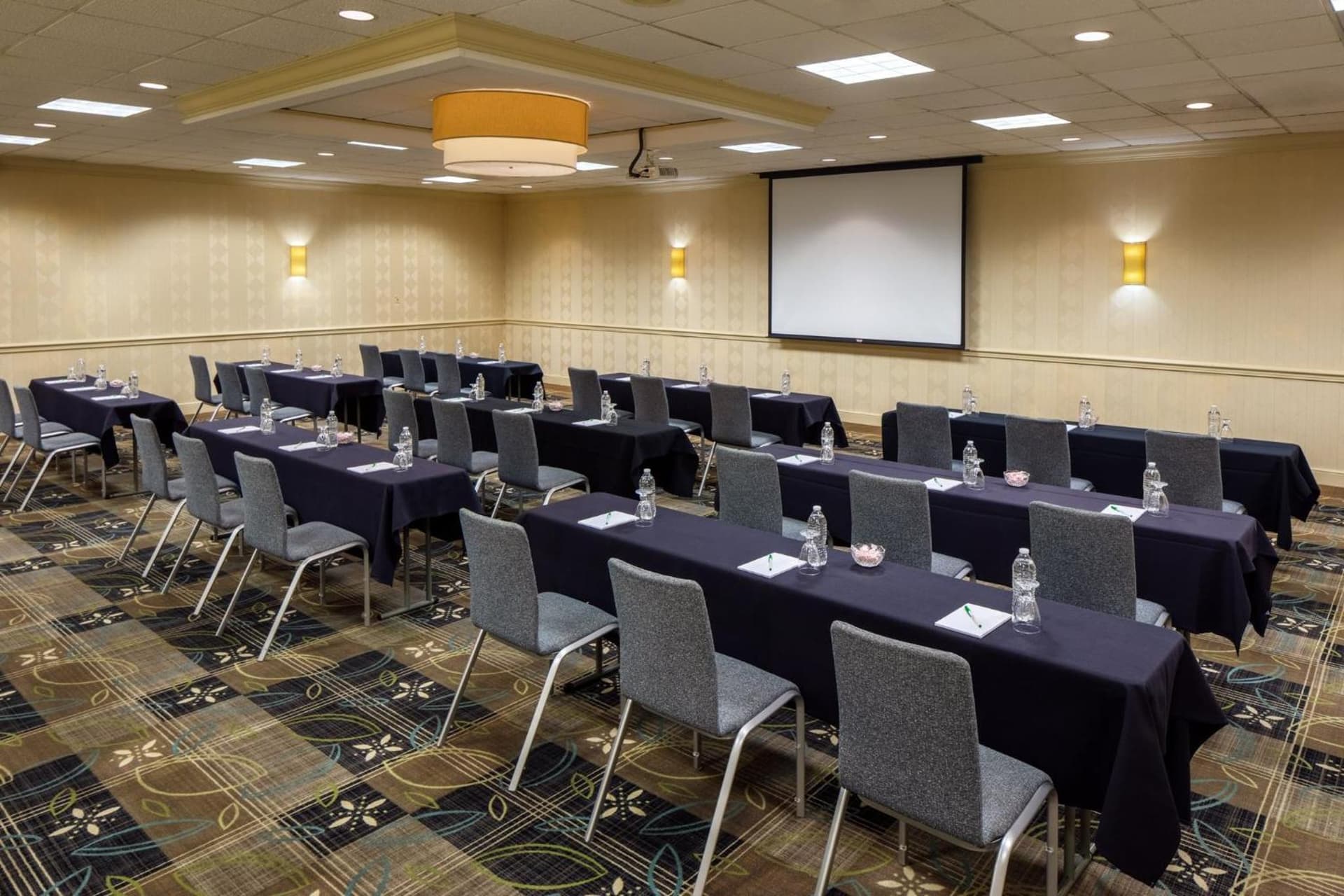 Holiday Inn Weirton-Steubenville Area interior in Weirton, WV — gallery photo 2