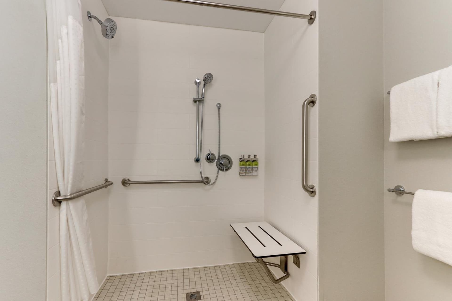 Holiday Inn Express & Suites - Roanoke – Civic Center gallery photo in Roanoke, VA — image 73