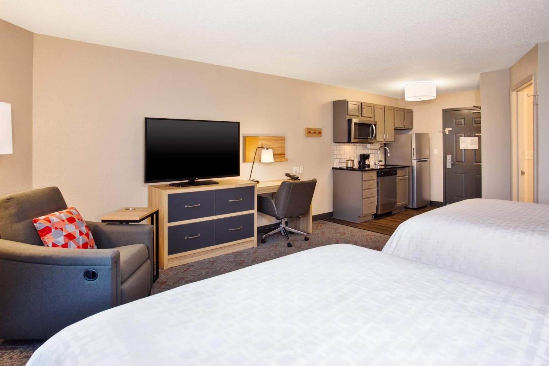 Candlewood Suites Kenosha - Pleasant Prairie by IHG gallery photo in Pleasant Prairie, WI — image 6