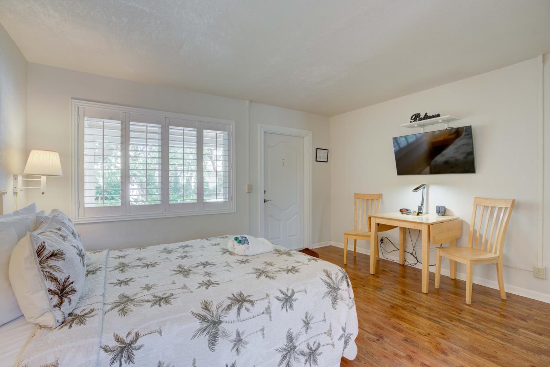 Tequesta Palms Inn interior in Tequesta, FL — gallery photo 2