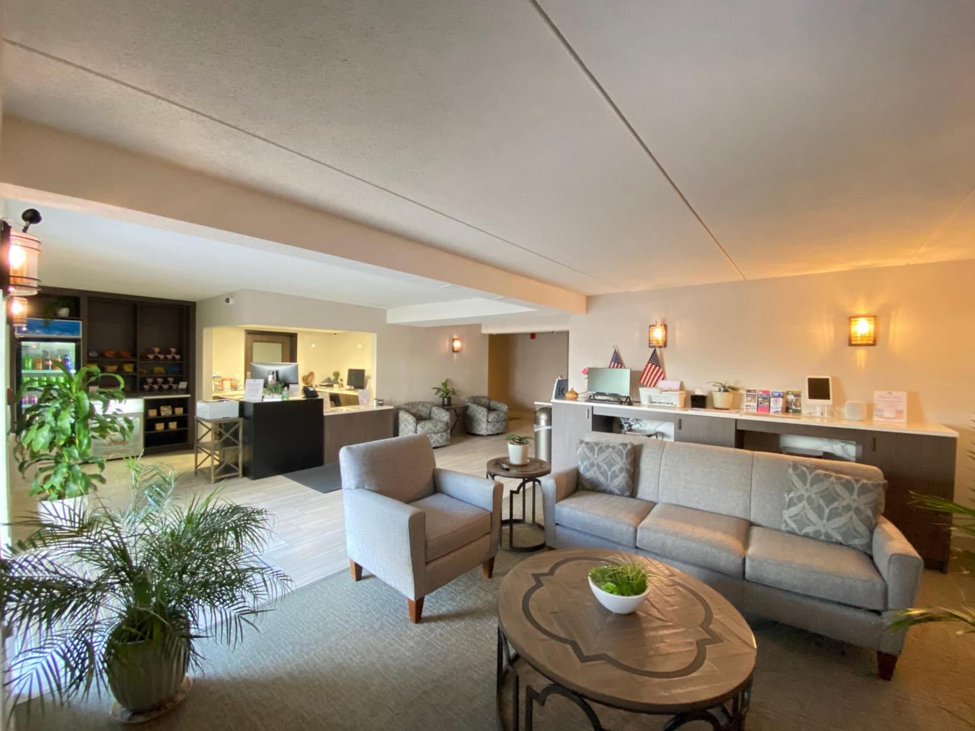 Superior Stay Hotel interior in Marquette, MI — gallery photo 2