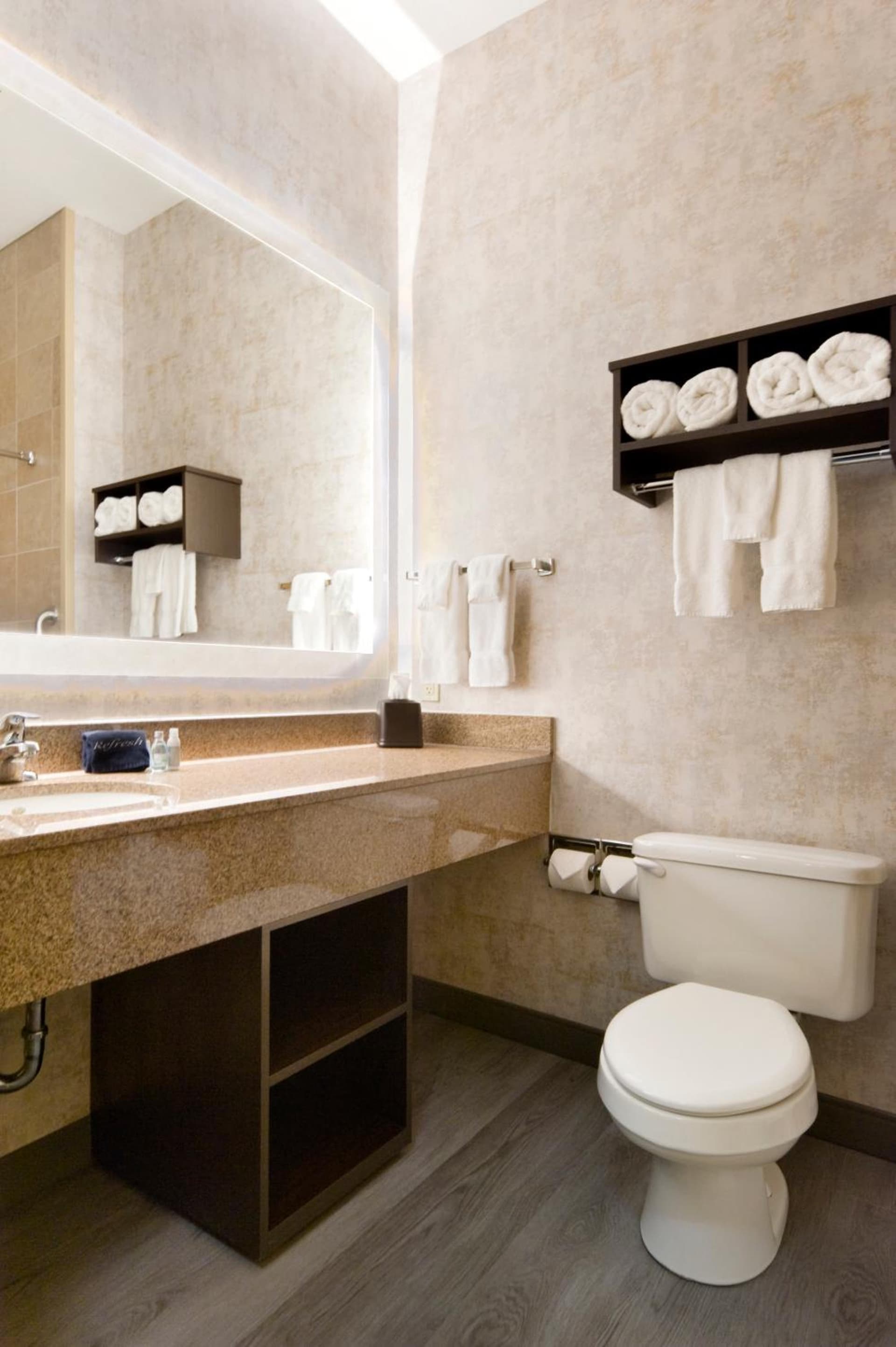ClubHouse Hotel Sioux Falls gallery photo in Sioux Falls, SD — image 7