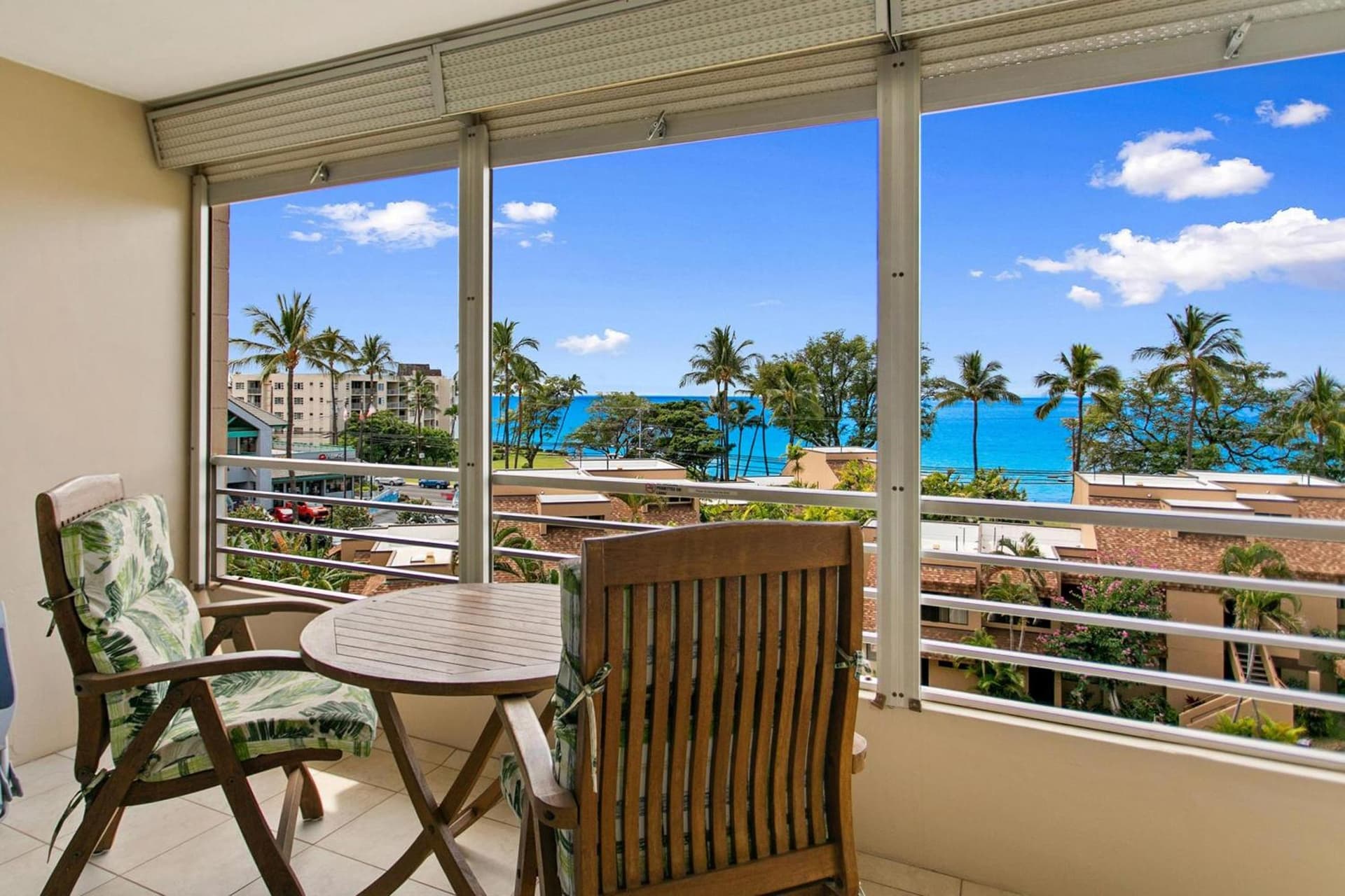 Kamaole Beach Royale 408: Breathtaking Ocean Views interior in Kihei, HI — gallery photo 2