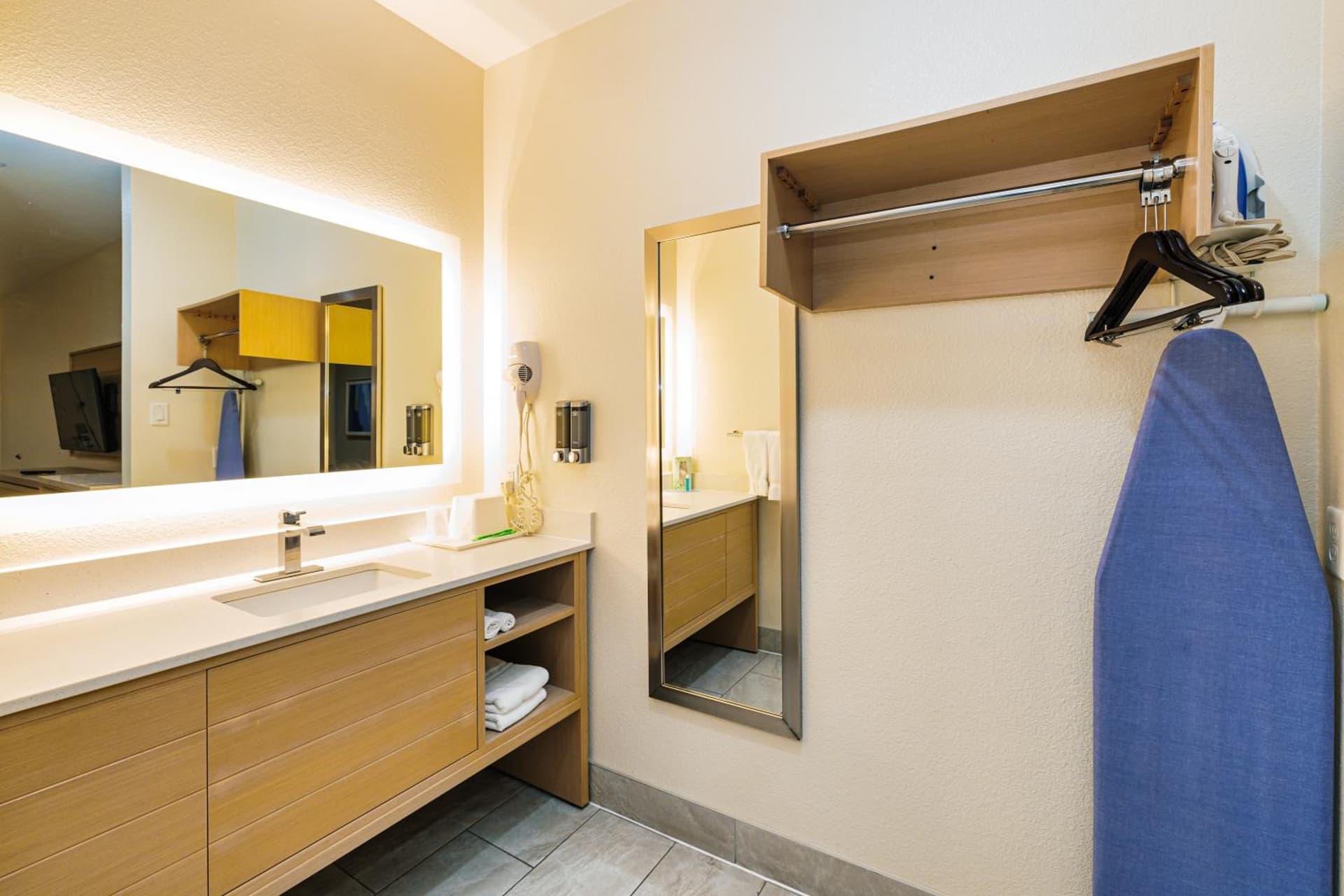 Palace Inn IAH Houston Bush Intercontinental Airport gallery photo in Humble, TX — image 9