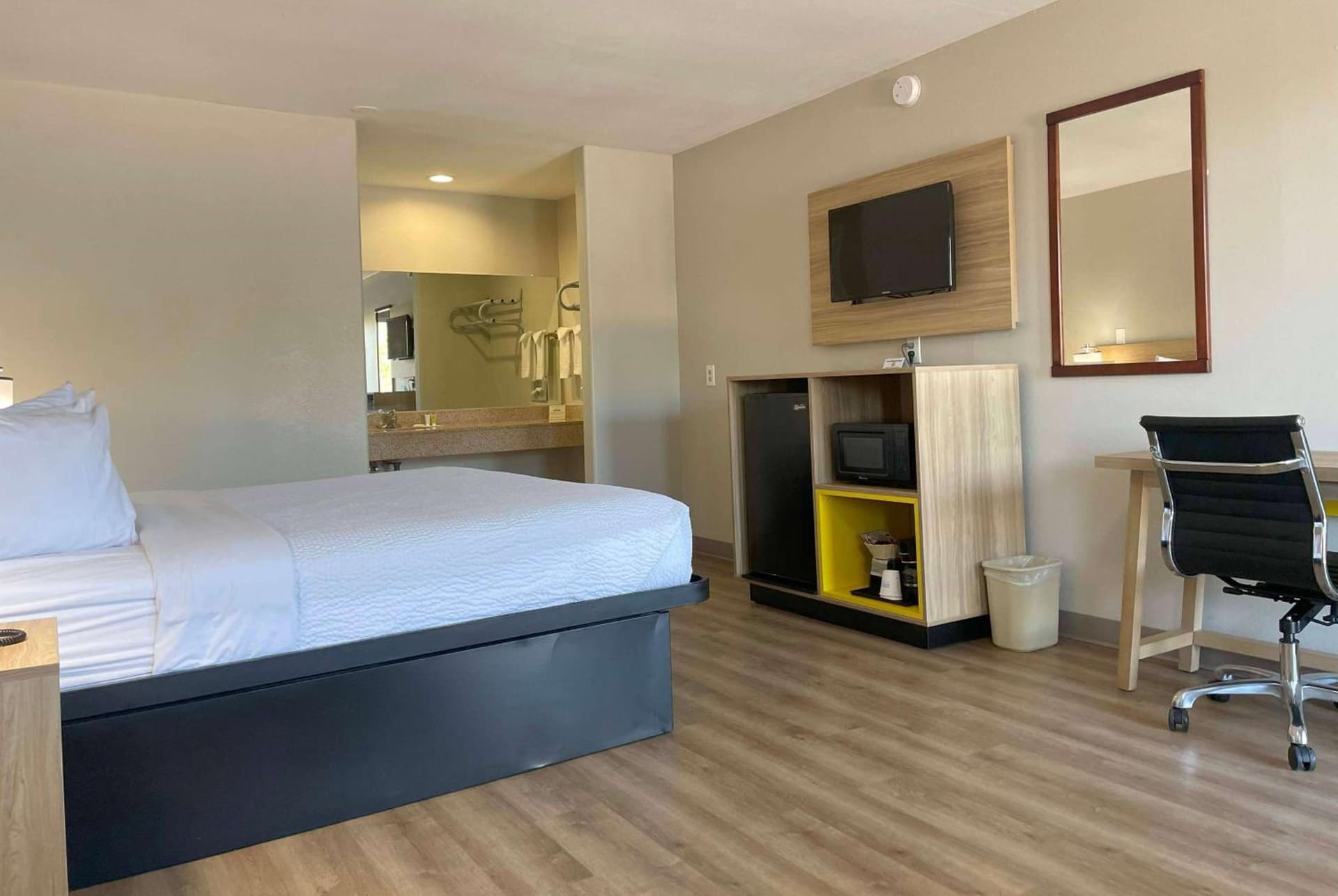 Days Inn by Wyndham Temple property views in Temple, TX — gallery photo 3