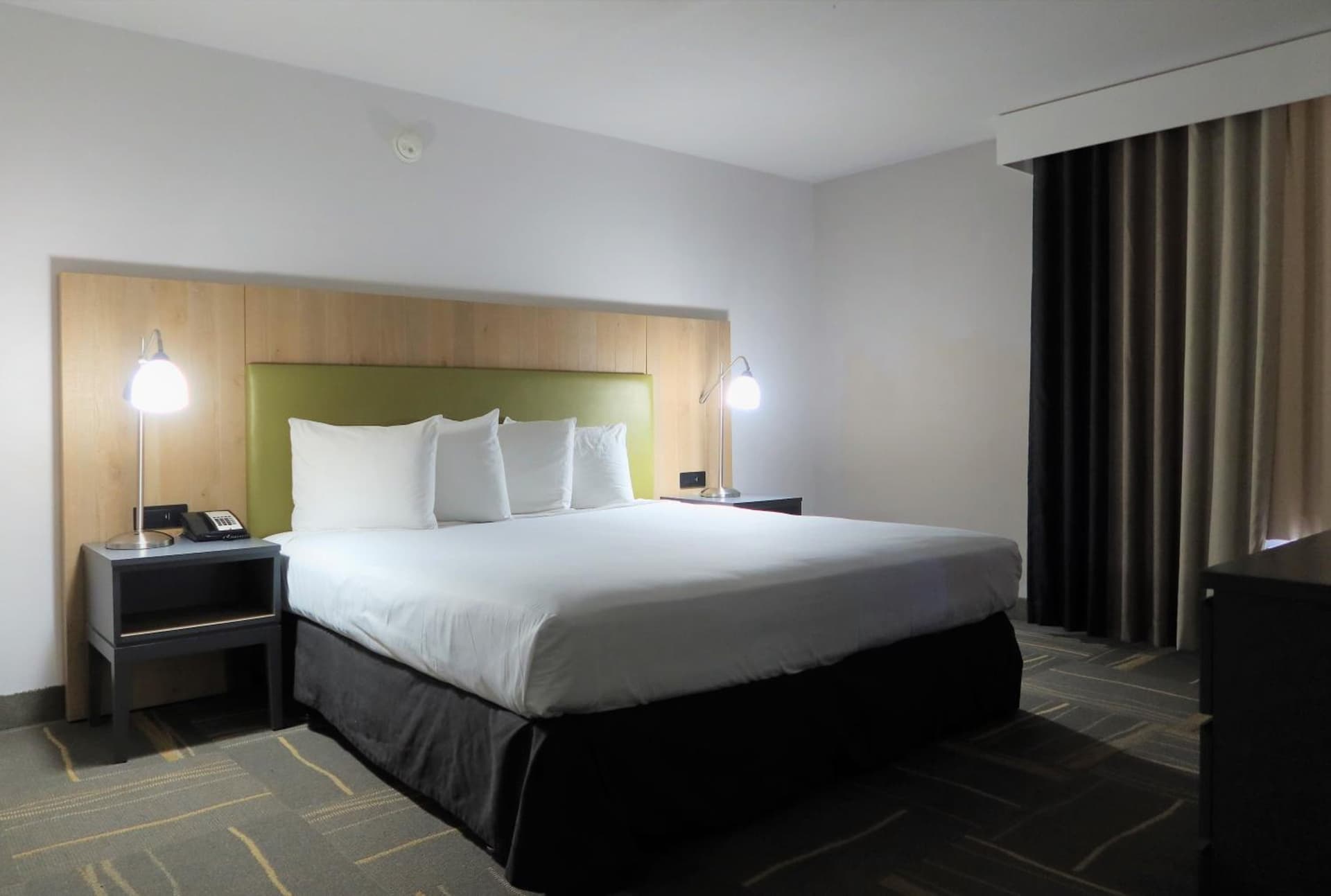 GreenTree Inn & Suites Phoenix Sky Harbor gallery photo in Phoenix, AZ — image 18