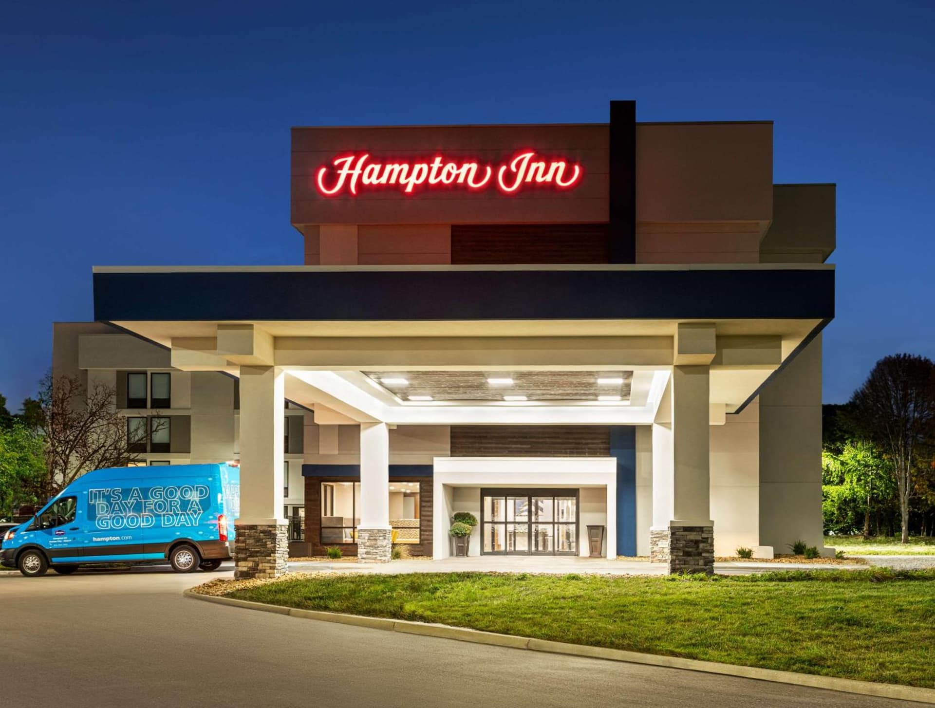 Hampton Inn Kansas City - Airport featured exterior or lobby in Kansas City, KS — similar hotel