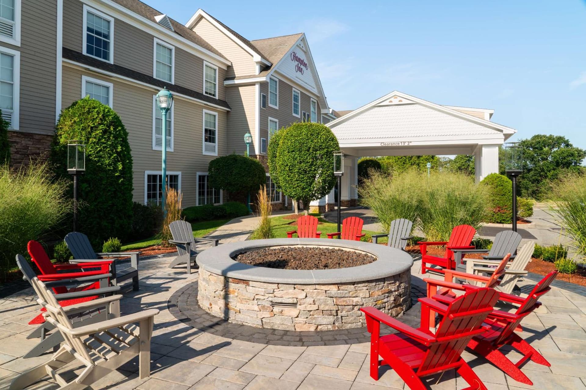 Hampton Inn South Kingstown - Newport Area interior in South Kingstown, RI — gallery photo 2