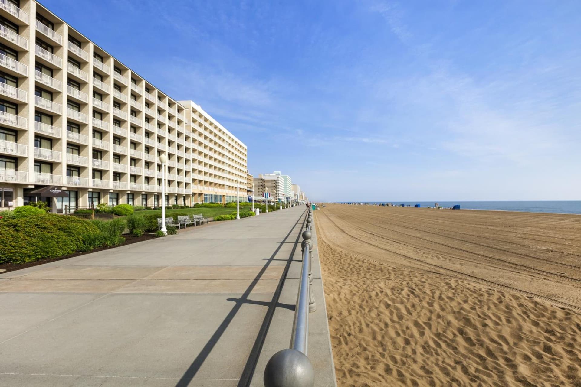 Country Inn & Suites by Radisson, Virginia Beach Oceanfront gallery photo in Virginia Beach, VA — image 11