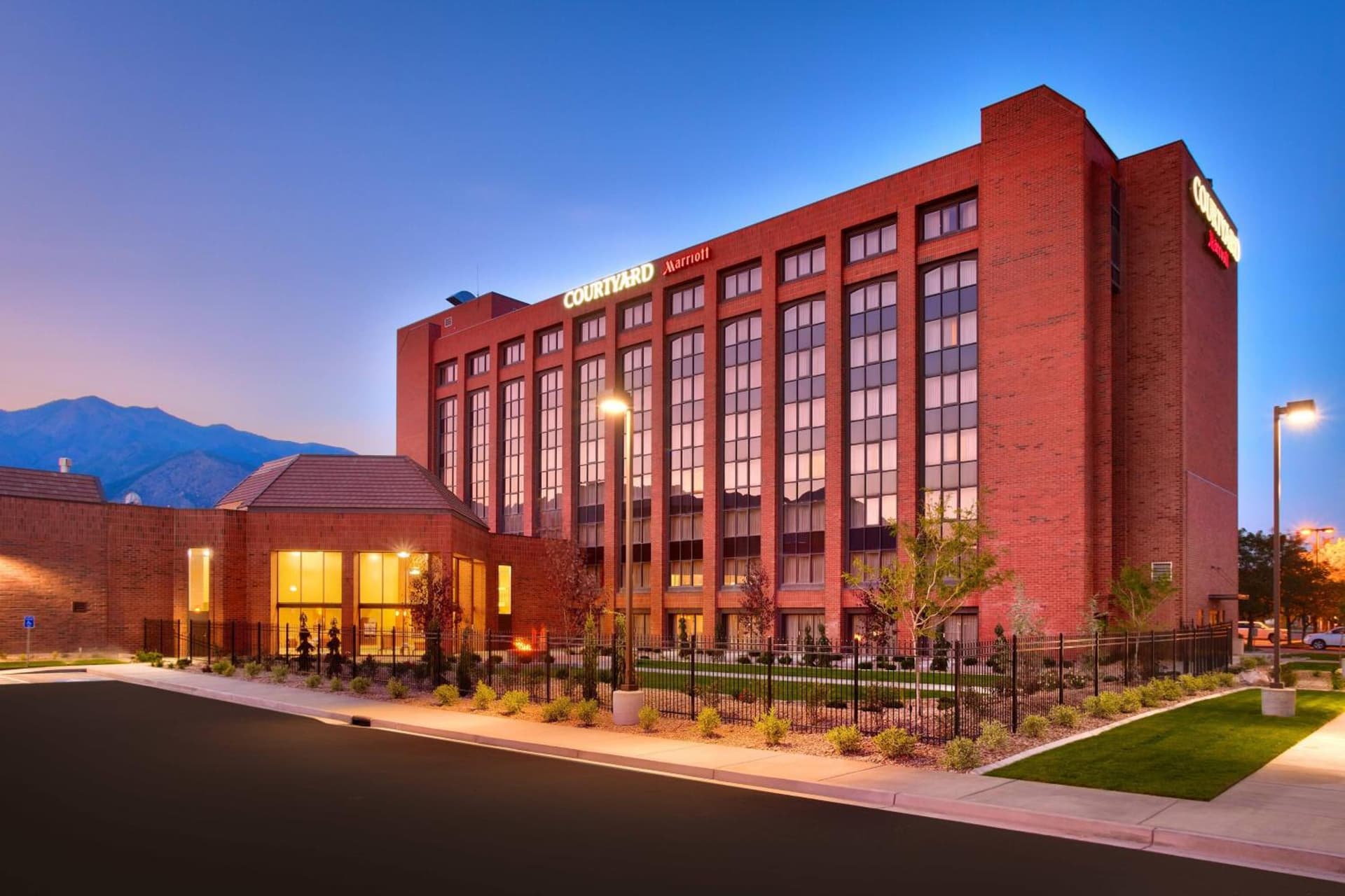 Courtyard by Marriott Ogden interior in Ogden, UT — gallery photo 2
