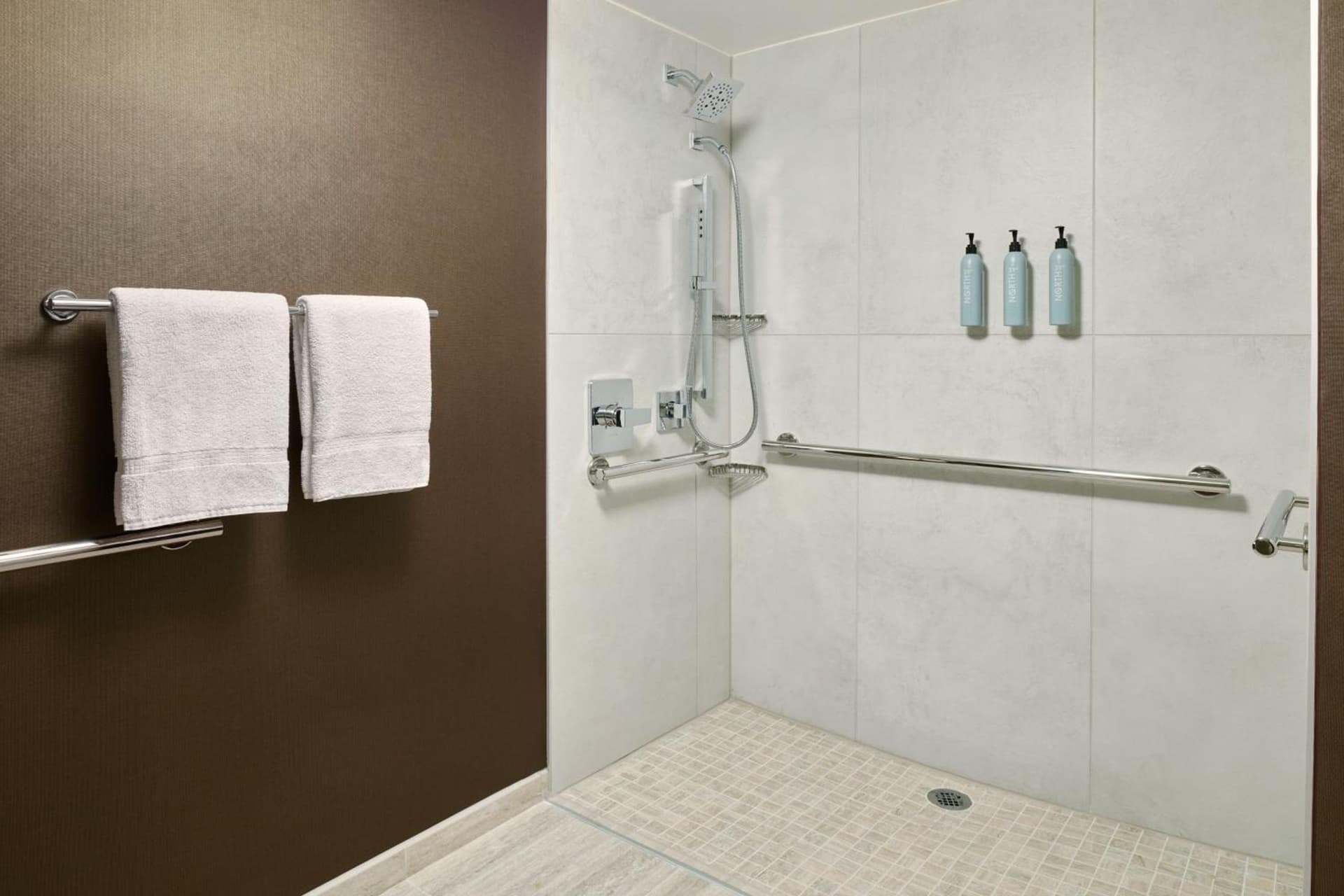 Courtyard by Marriott Los Angeles Pasadena Old Town interior in Pasadena, CA — gallery photo 2