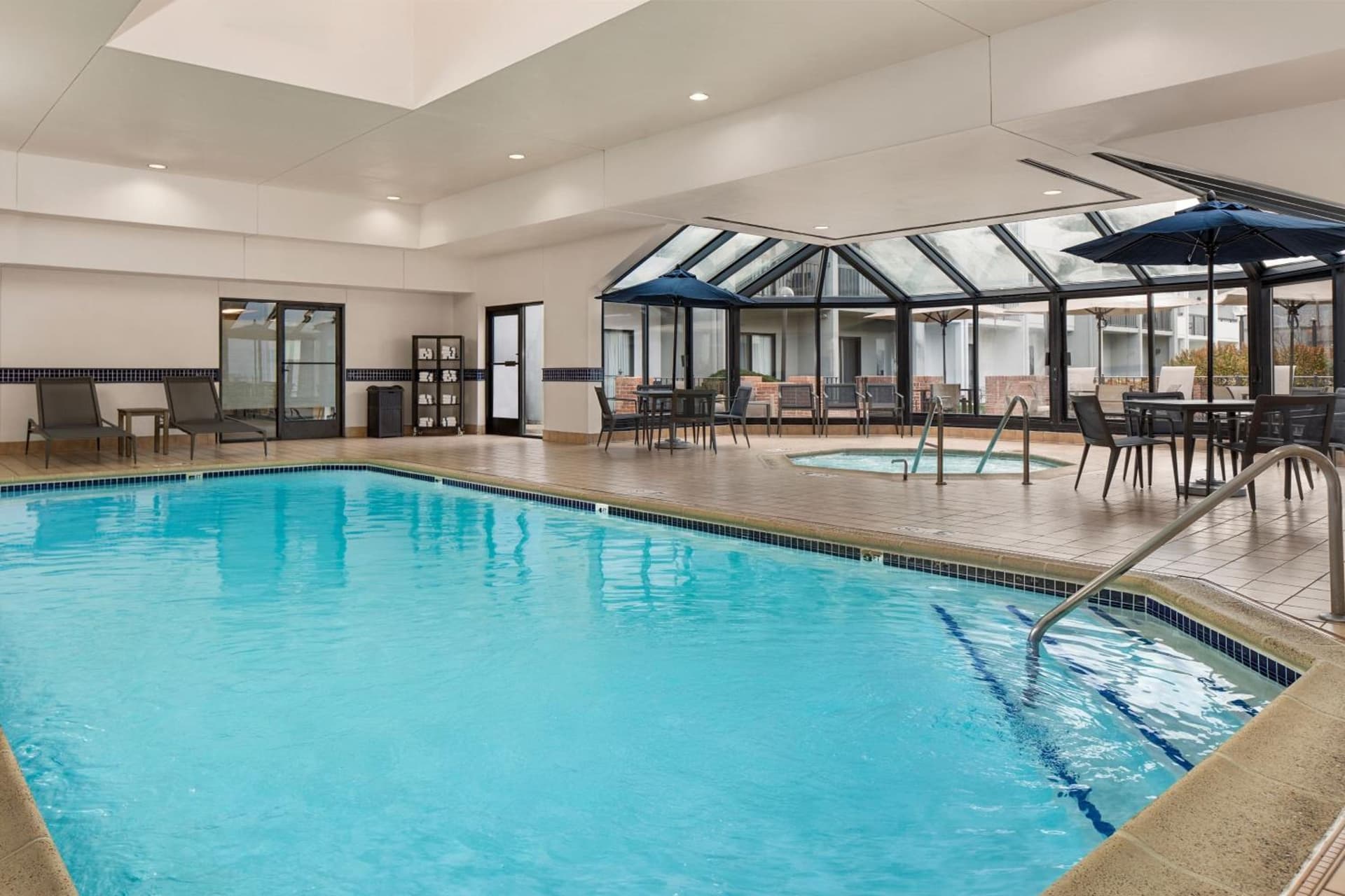 Courtyard by Marriott Chicago Waukegan / Gurnee gallery photo in Waukegan, IL — image 10