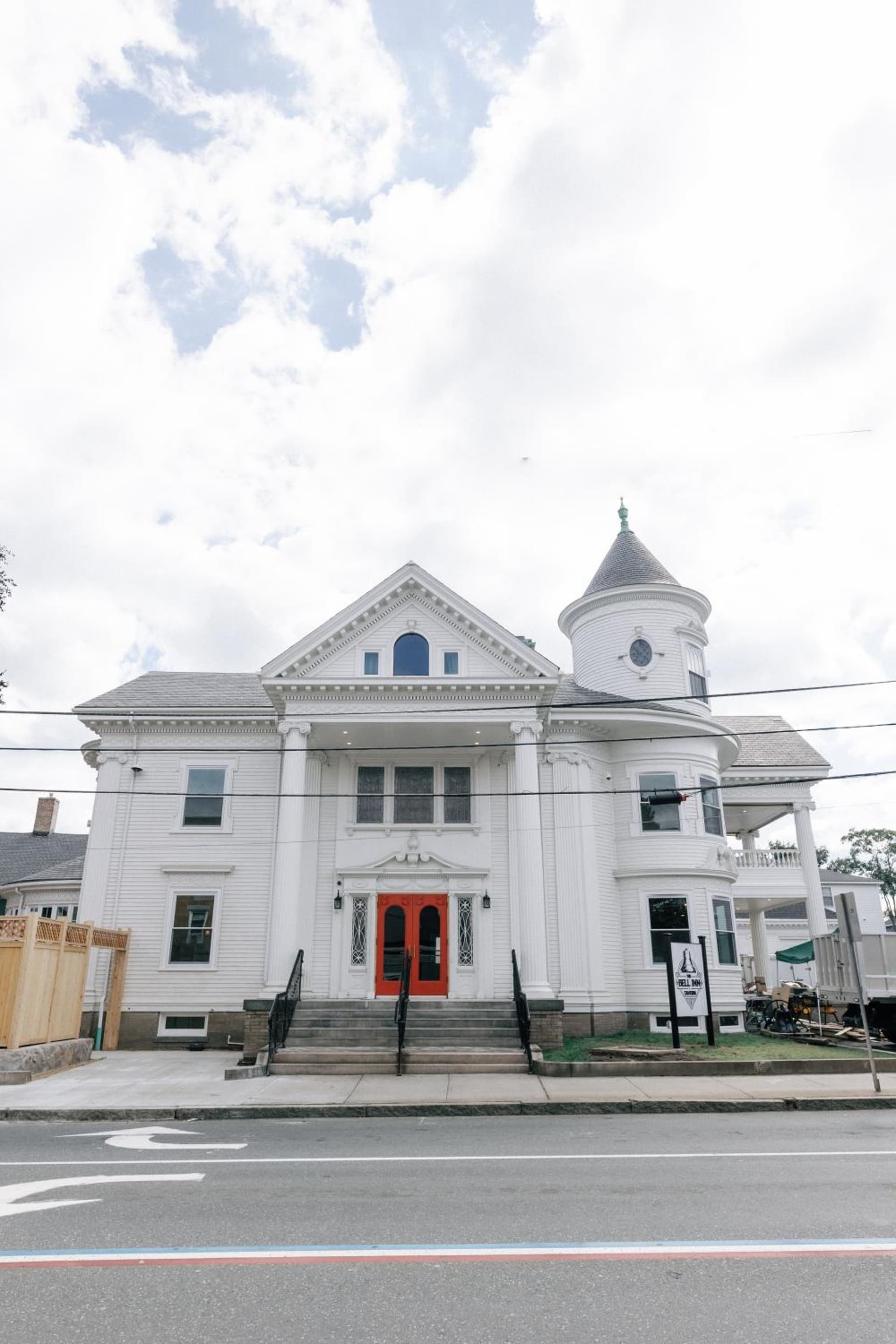 The Bell Inn — hotel in Peabody, Massachusetts