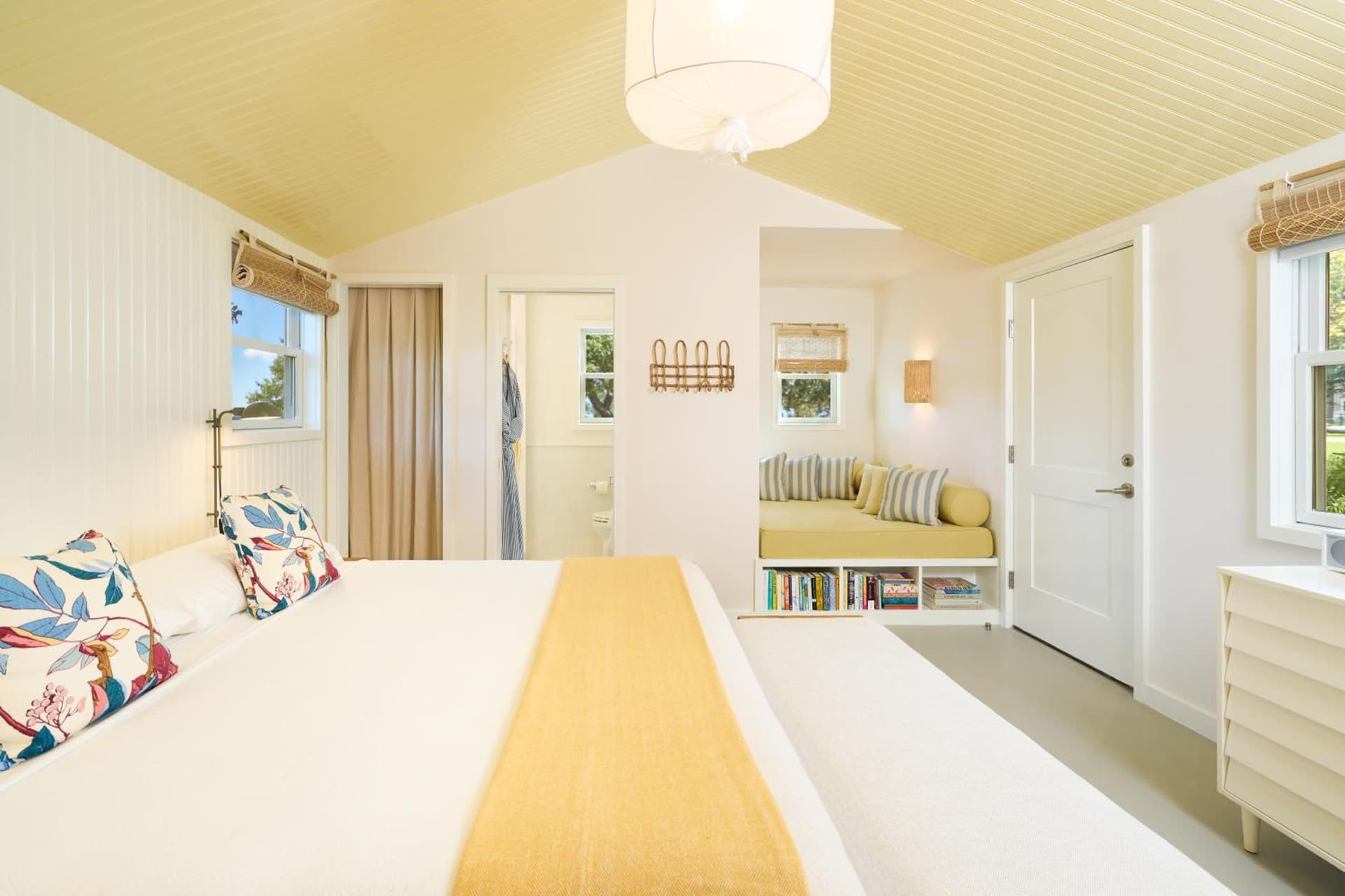 Silver Sands Motel & Beach Bungalows gallery photo in Greenport, NY — image 24