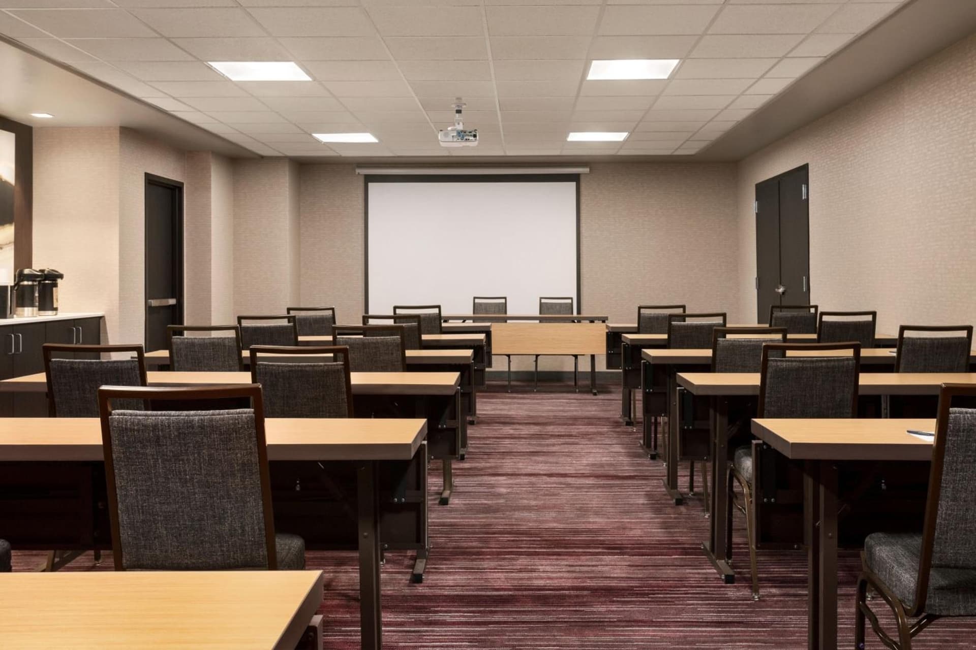 Courtyard by Marriott Topeka gallery photo in Topeka, KS — image 25