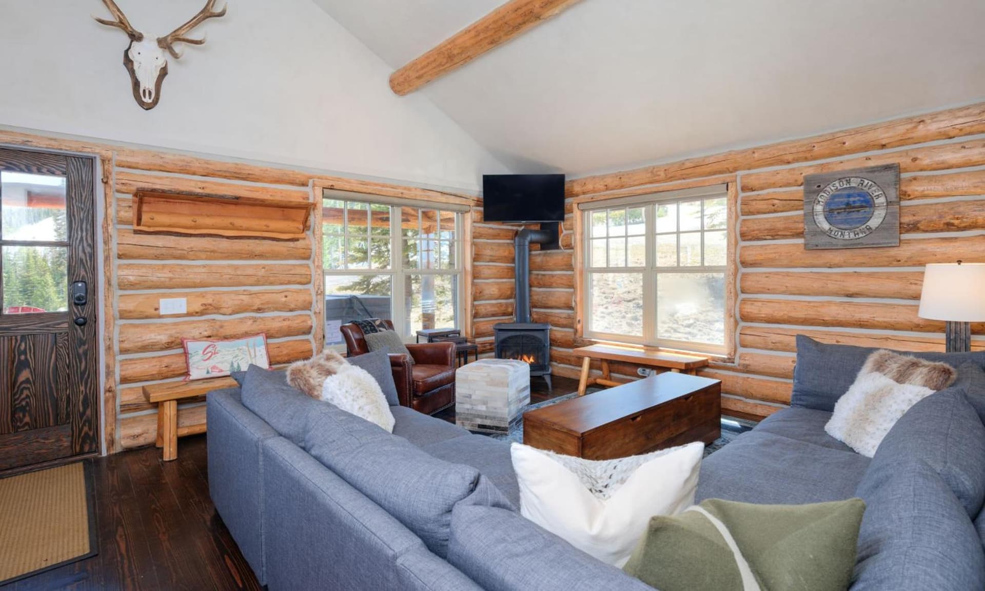 Cowboy Heaven Cabin 7 Cowboy property views in Big Sky, MT — gallery photo 3