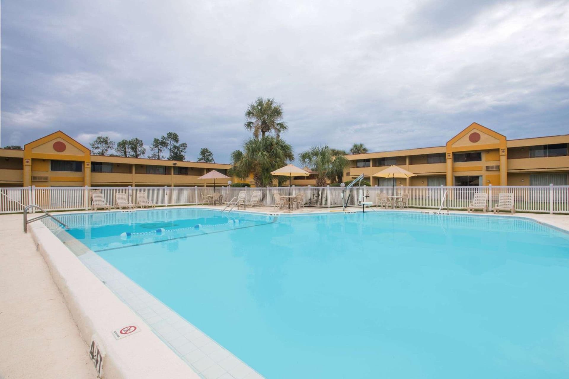 Days Inn by Wyndham Ocala North gallery photo in Ocala, FL — image 17
