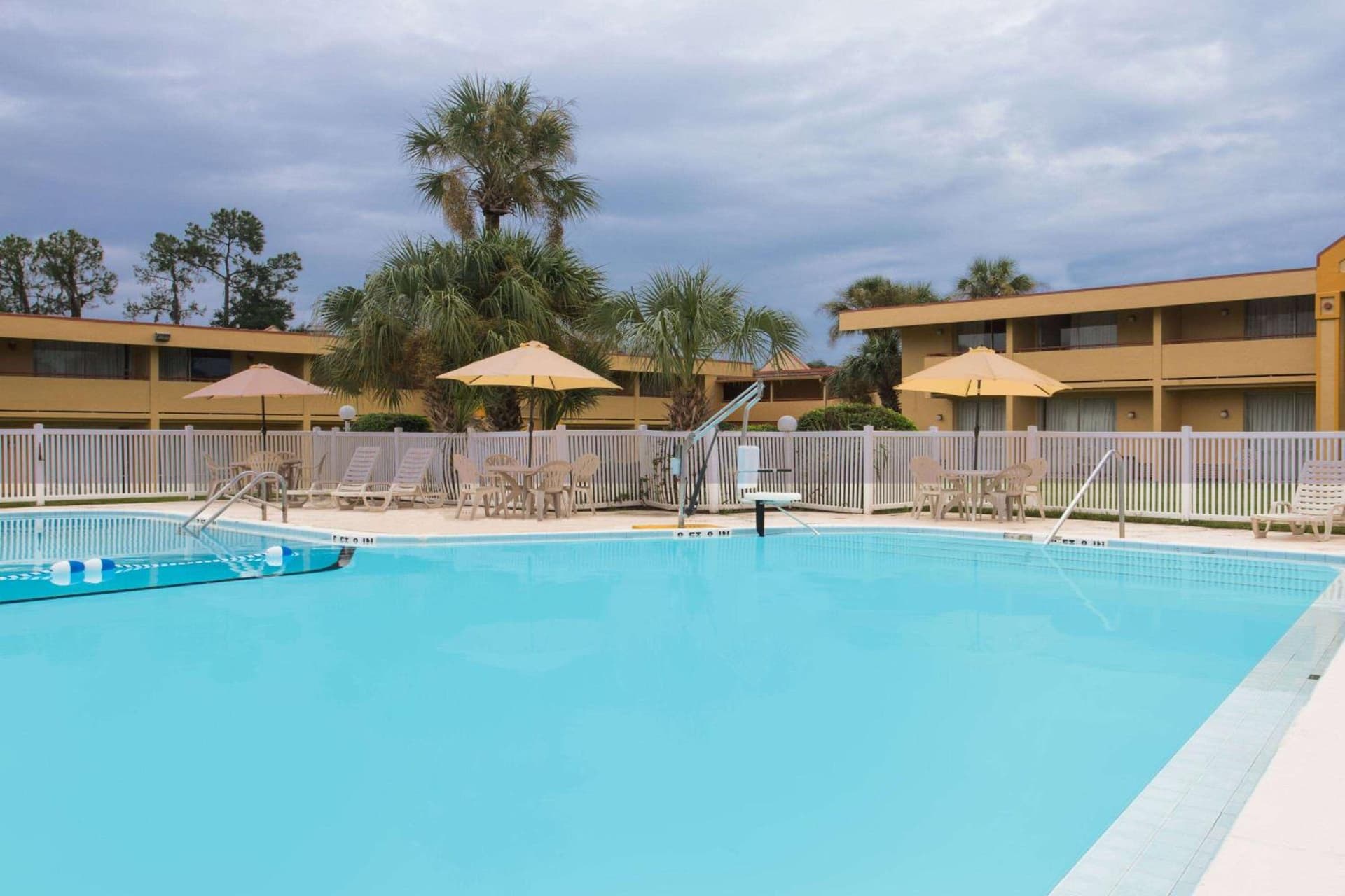 Days Inn by Wyndham Ocala North gallery photo in Ocala, FL — image 8