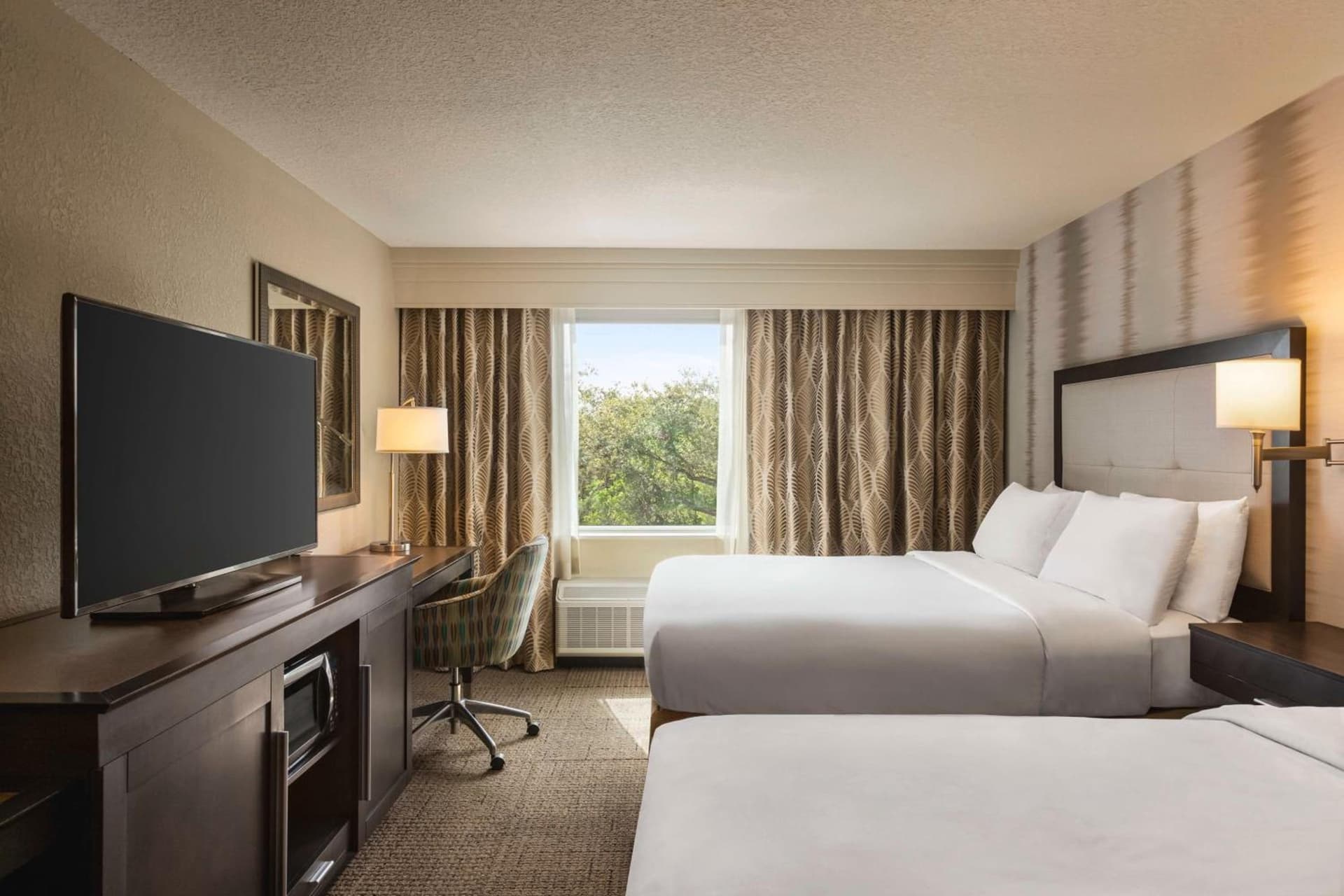 Hampton Inn Pembroke Pines gallery photo in Pembroke Pines, FL — image 11