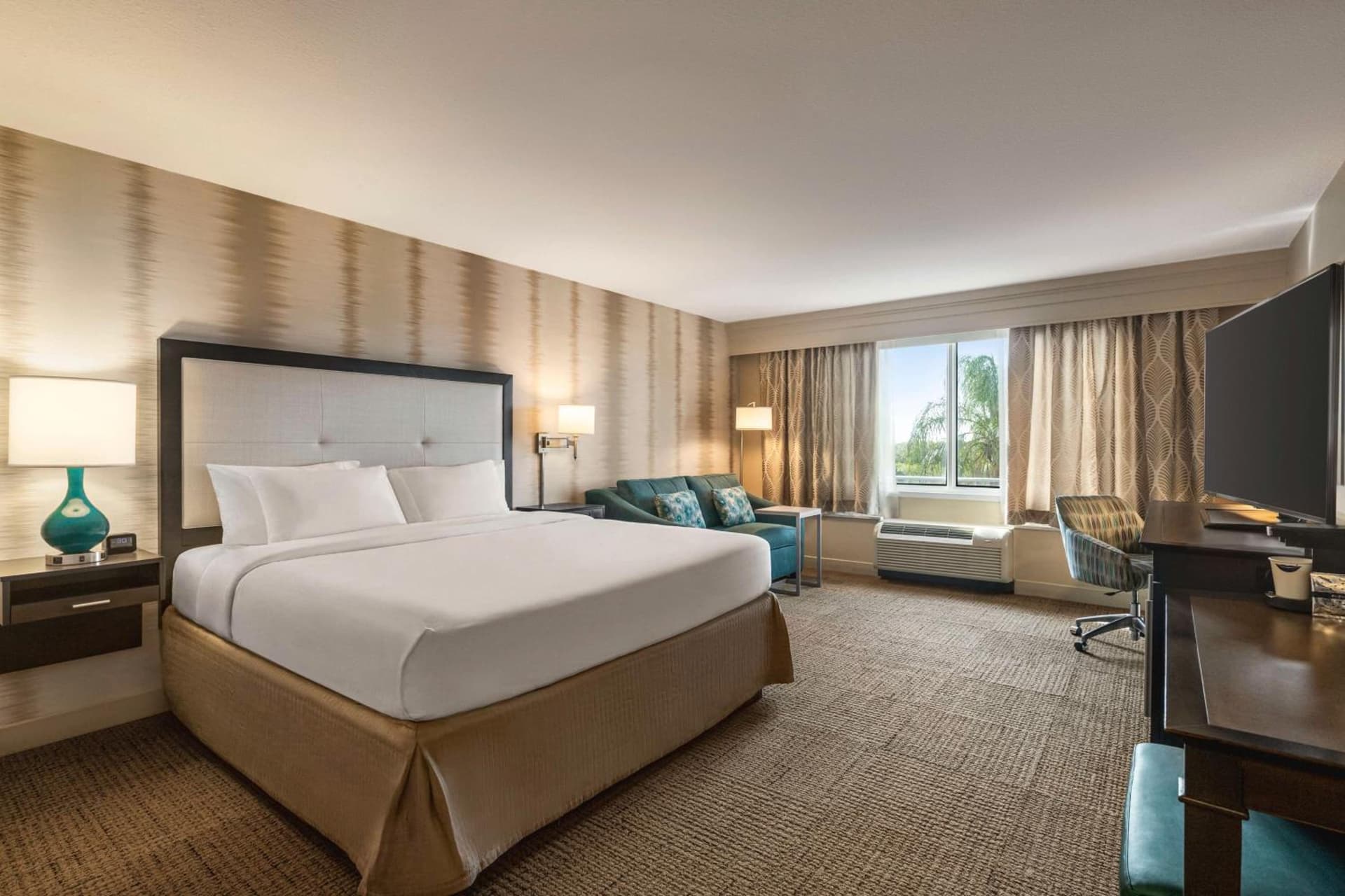 Hampton Inn Pembroke Pines gallery photo in Pembroke Pines, FL — image 15