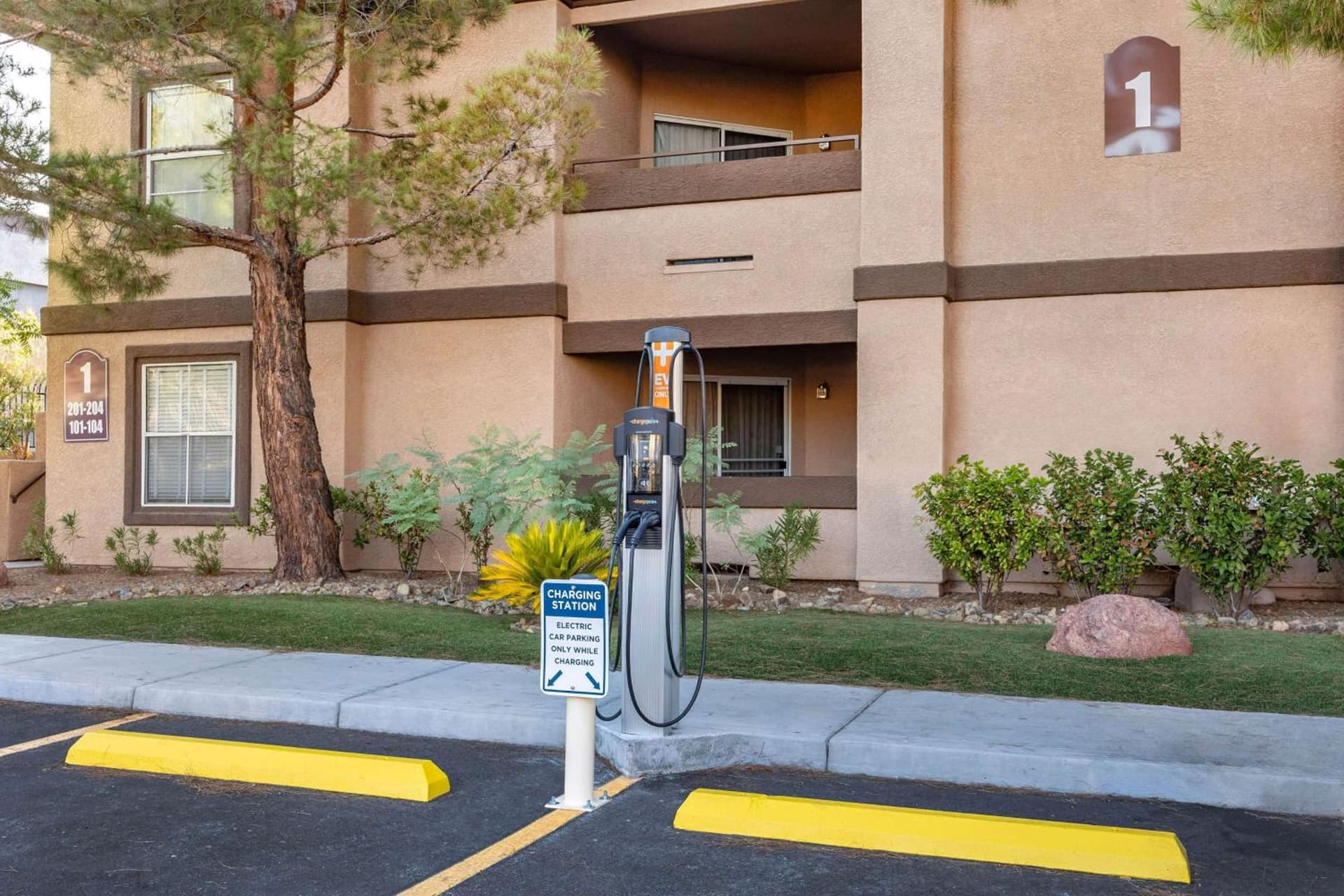 Hilton Vacation Club Desert Retreat Las Vegas property views in Las Vegas, NV — gallery photo 3