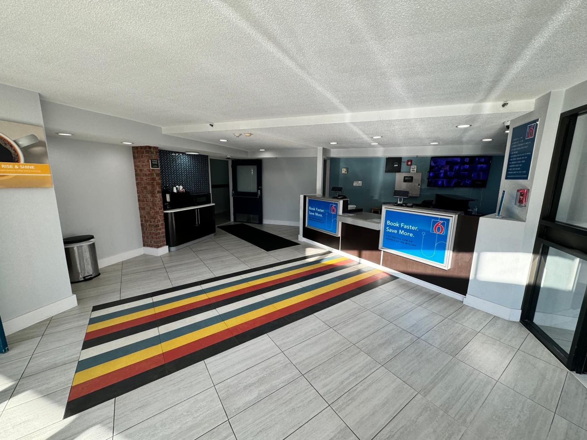 Studio 6 Suites East Syracuse Airport interior in East Syracuse, NY — gallery photo 2