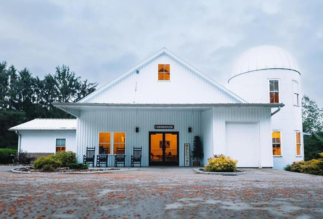 Farmhouse Suites by Amish Country Lodging exterior or lobby in Millersburg, OH — main listing photo
