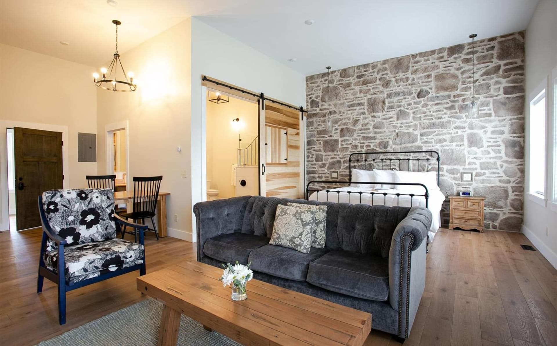 Farmhouse Suites by Amish Country Lodging gallery photo in Millersburg, OH — image 24
