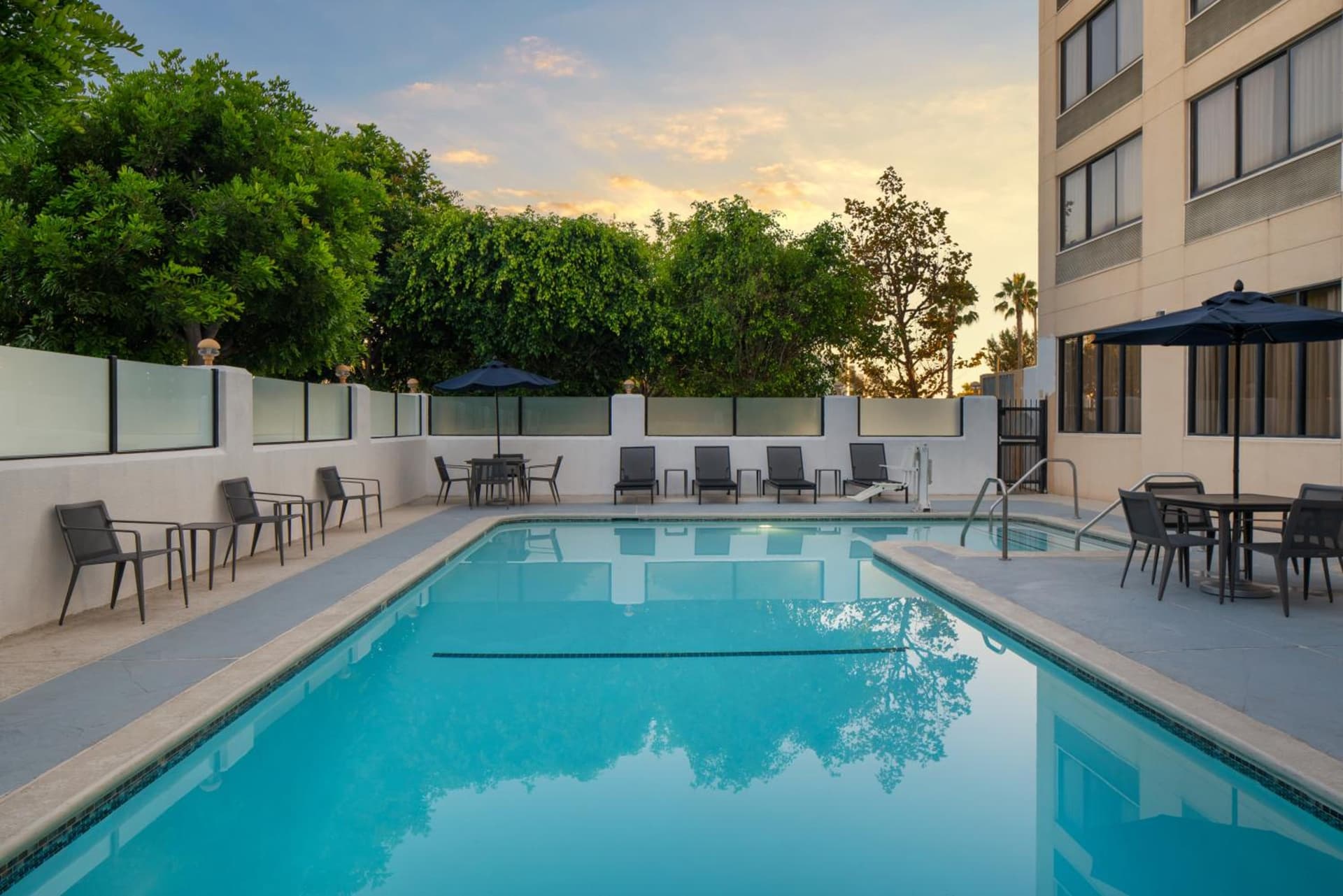 Courtyard by Marriott Cypress Anaheim / Orange County interior in Cypress, CA — gallery photo 2