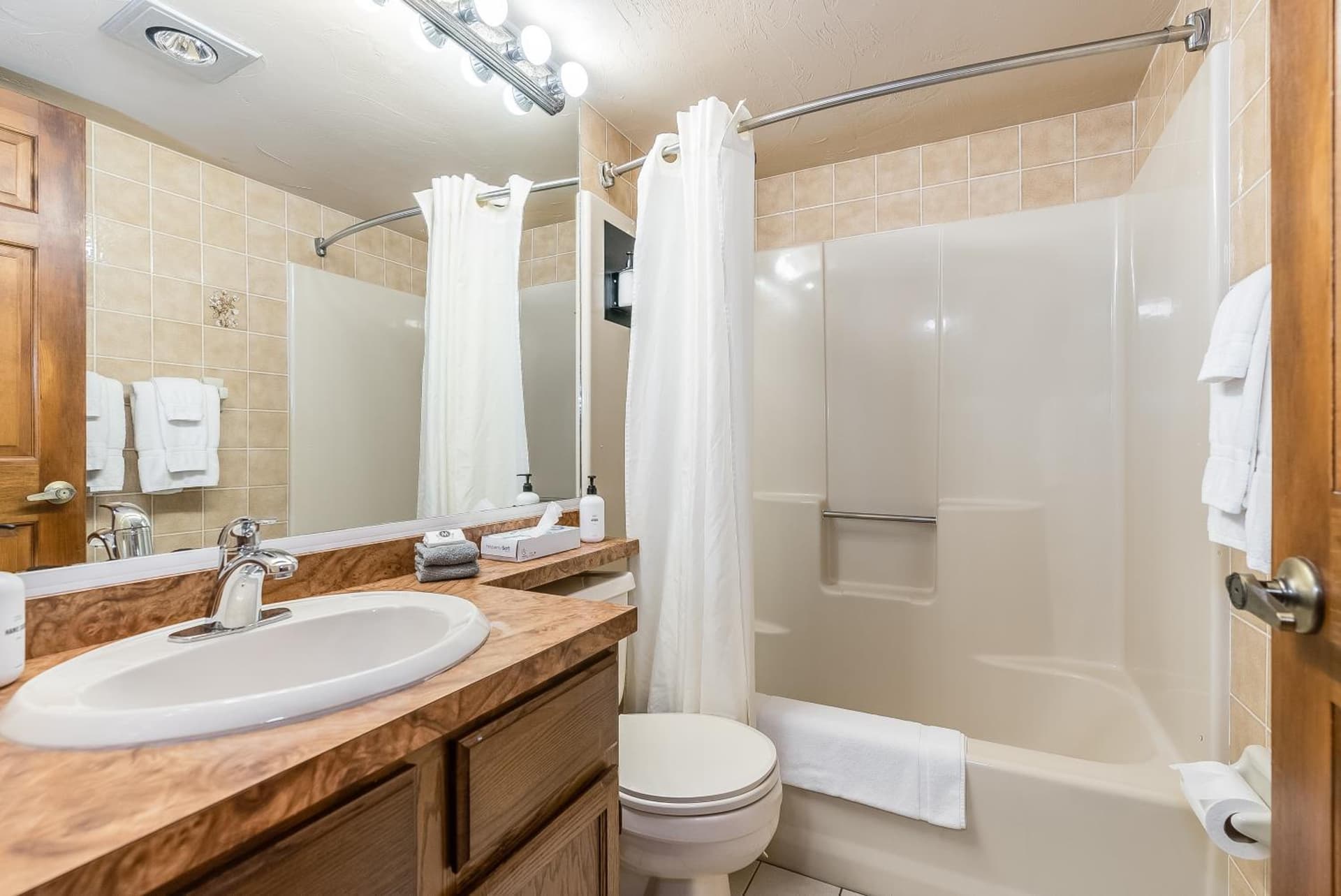 Hotel Vienna gallery photo in Windham — image 19