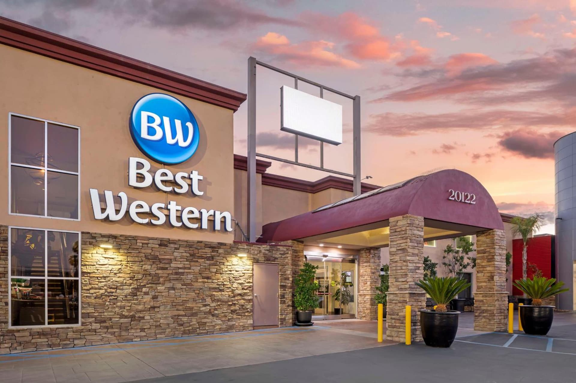 Best Western Canoga Park Motor Inn exterior or lobby in Canoga Park, CA — main listing photo