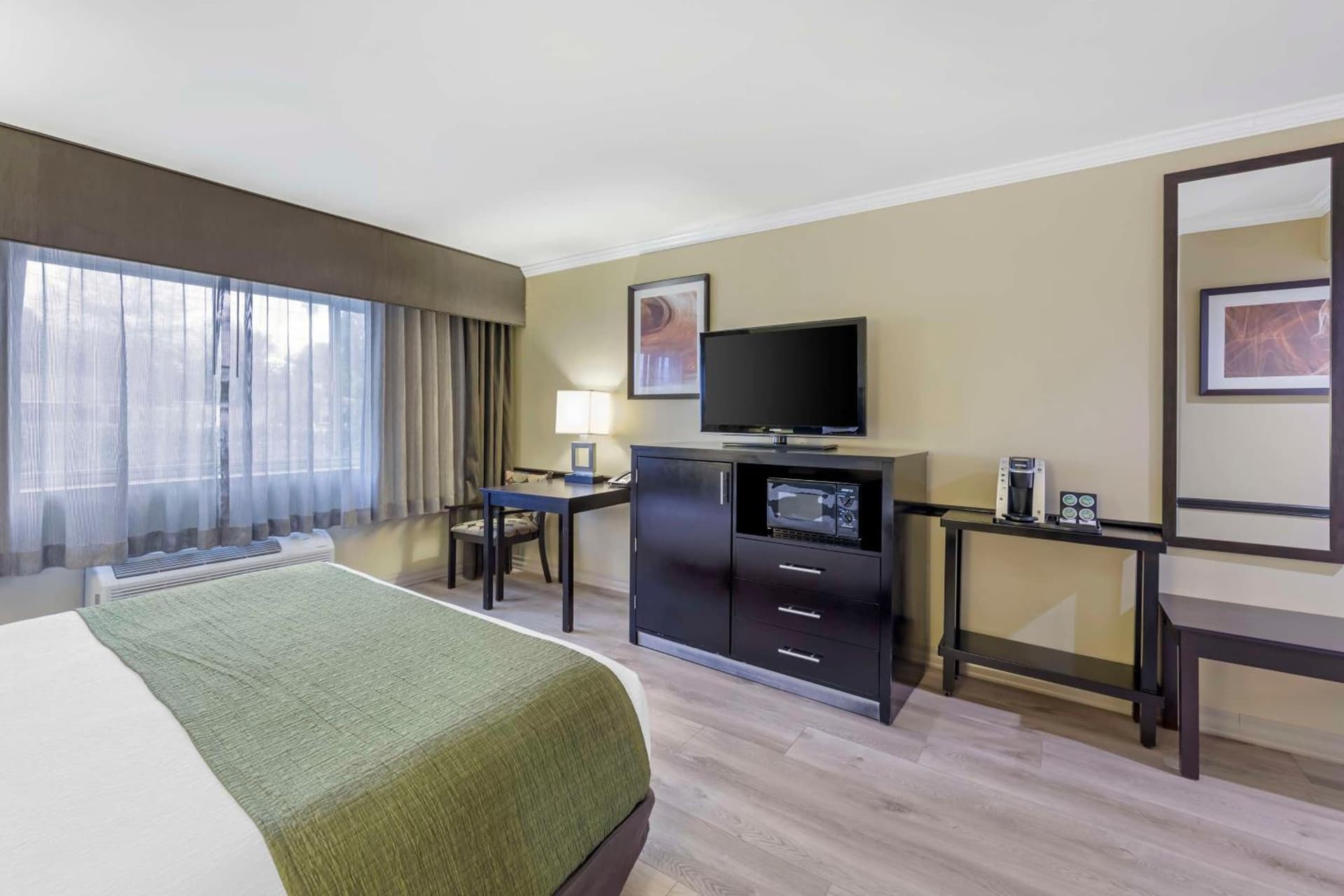 Best Western Canoga Park Motor Inn interior in Canoga Park, CA — gallery photo 2