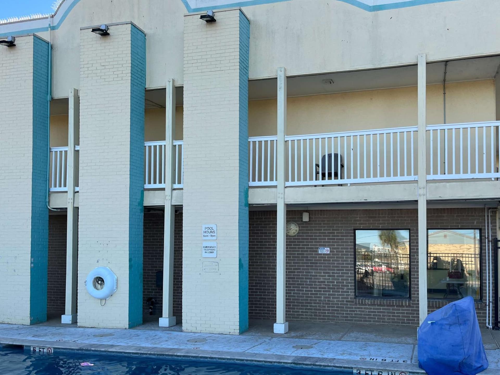 Motel 6 Classic Galveston, TX Beach-Seawall property views in Galveston, TX — gallery photo 3