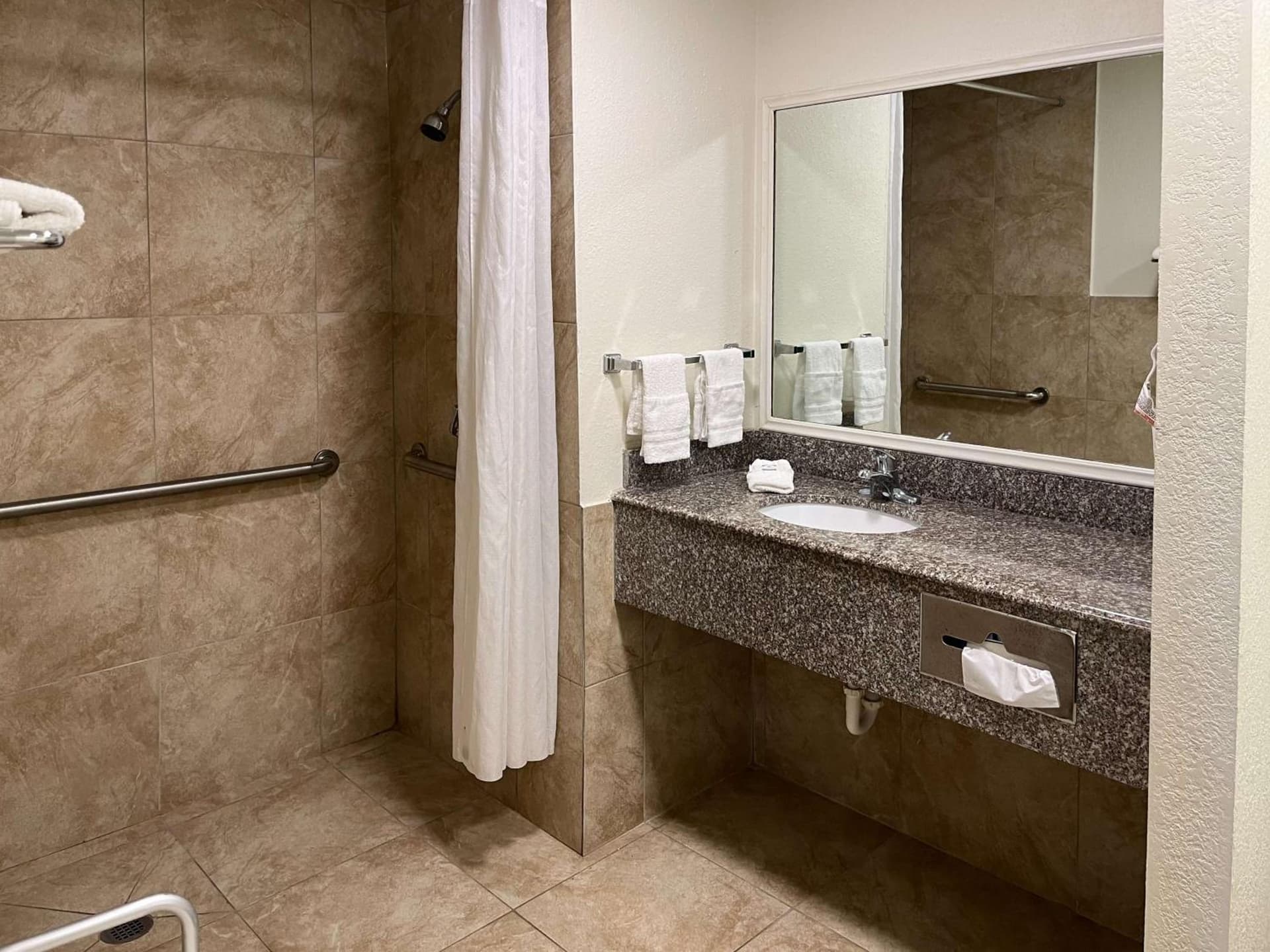 Motel 6 Classic Galveston, TX Beach-Seawall gallery photo in Galveston, TX — image 5
