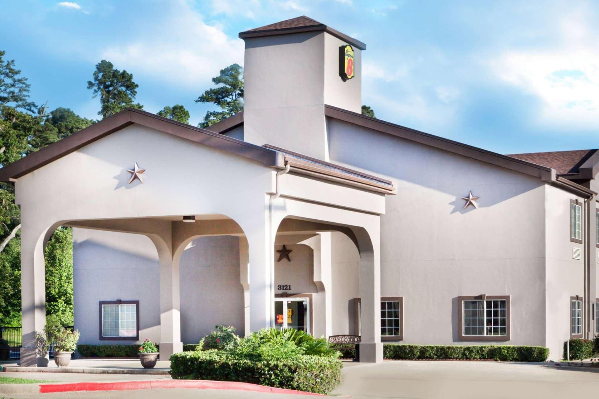 Super 8 by Wyndham Huntsville interior in Huntsville, TX — gallery photo 2
