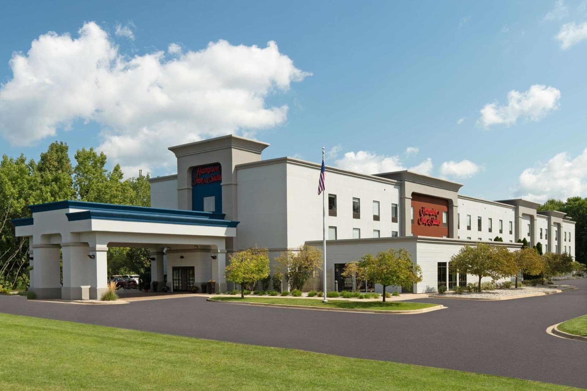 Hampton Inn & Suites Grand Rapids-Airport 28th St featured exterior or lobby in Cascade, MI — similar hotel
