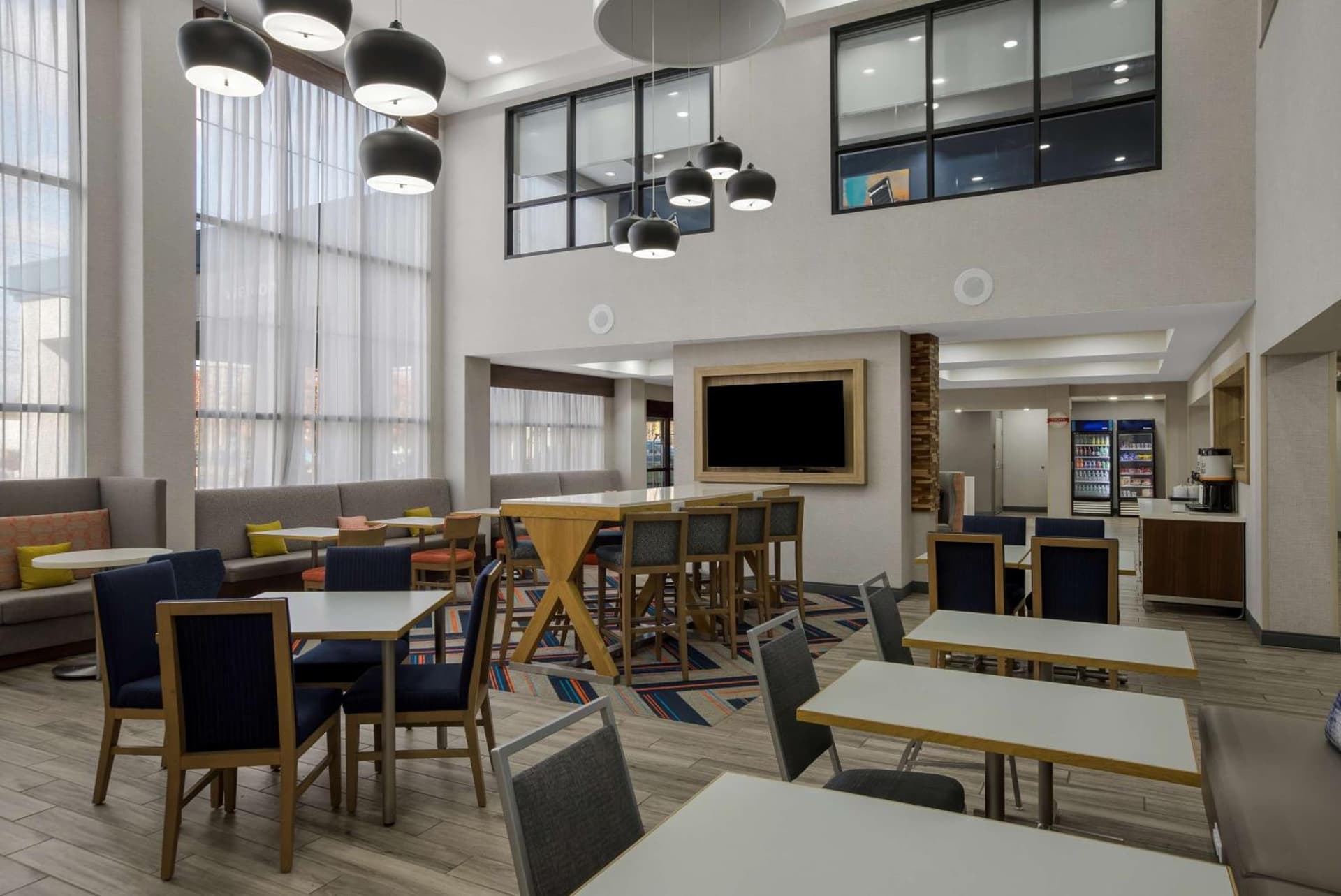 Hampton Inn Linden property views in Linden, NJ — gallery photo 3