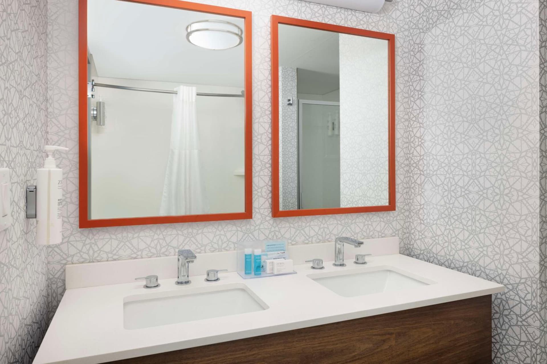 Hampton Inn & Suites Myrtle Beach Oceanfront gallery photo in Myrtle Beach, SC — image 38