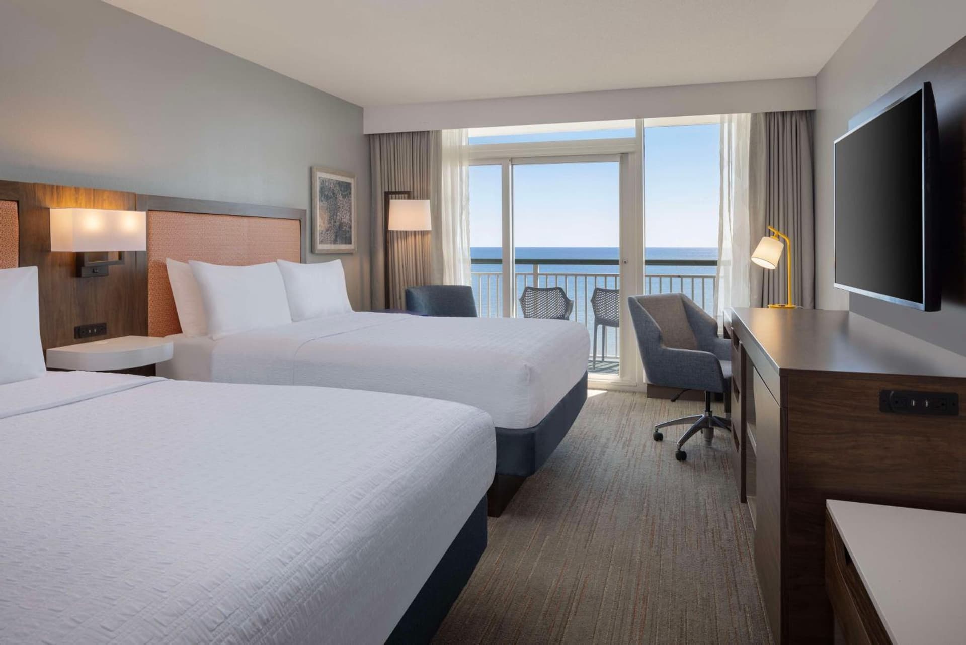 Hampton Inn & Suites Myrtle Beach Oceanfront gallery photo in Myrtle Beach, SC — image 17