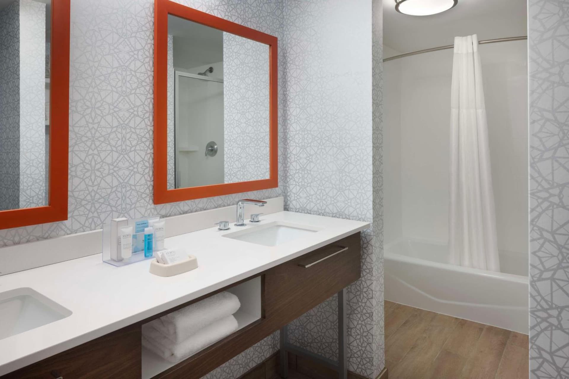 Hampton Inn & Suites Myrtle Beach Oceanfront gallery photo in Myrtle Beach, SC — image 68
