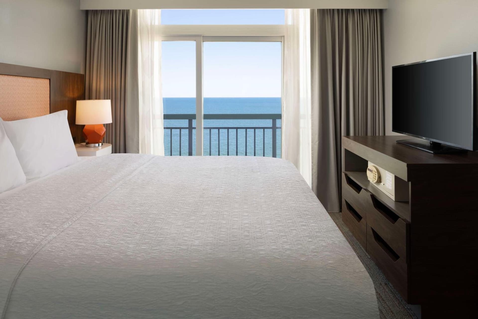 Hampton Inn & Suites Myrtle Beach Oceanfront gallery photo in Myrtle Beach, SC — image 21