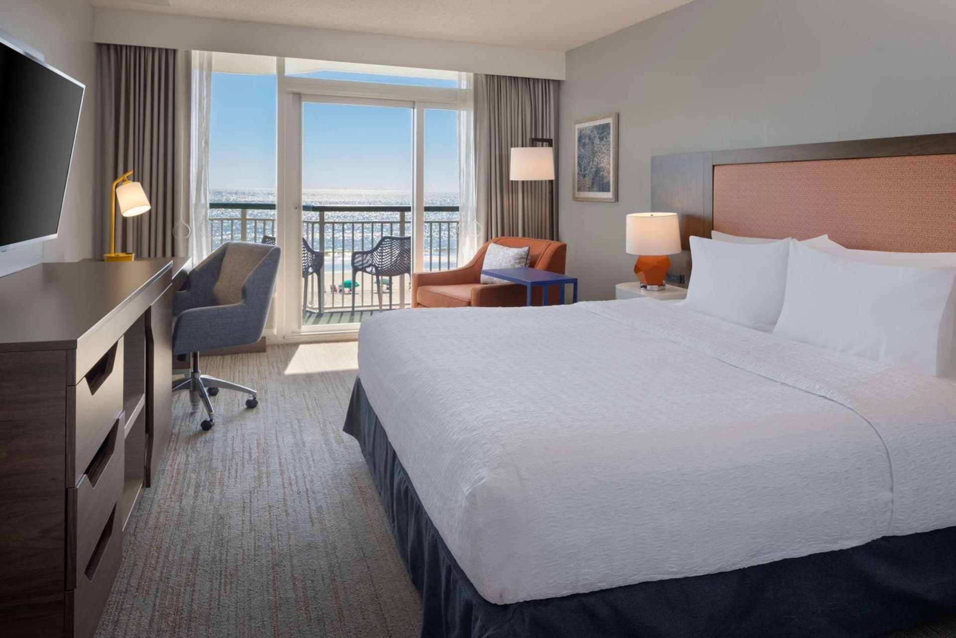 Hampton Inn & Suites Myrtle Beach Oceanfront gallery photo in Myrtle Beach, SC — image 50