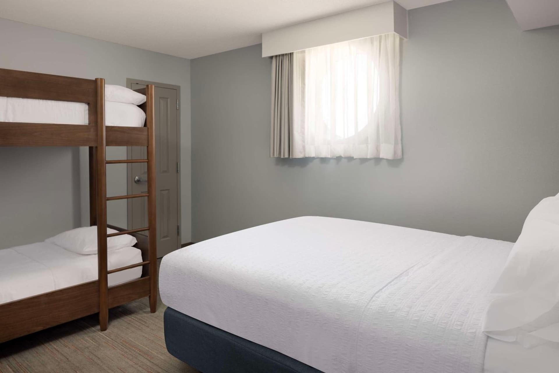 Hampton Inn & Suites Myrtle Beach Oceanfront gallery photo in Myrtle Beach, SC — image 45