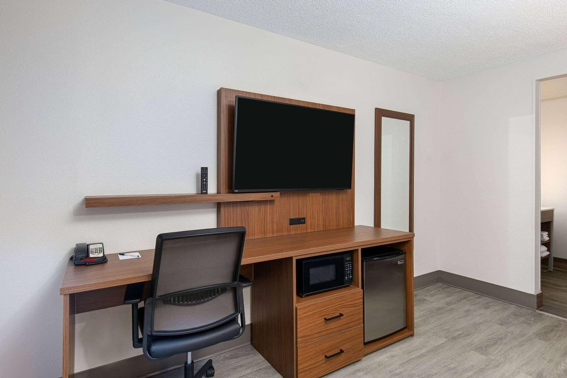 La Quinta by Wyndham Nashville Airport interior in Nashville, TN — gallery photo 2