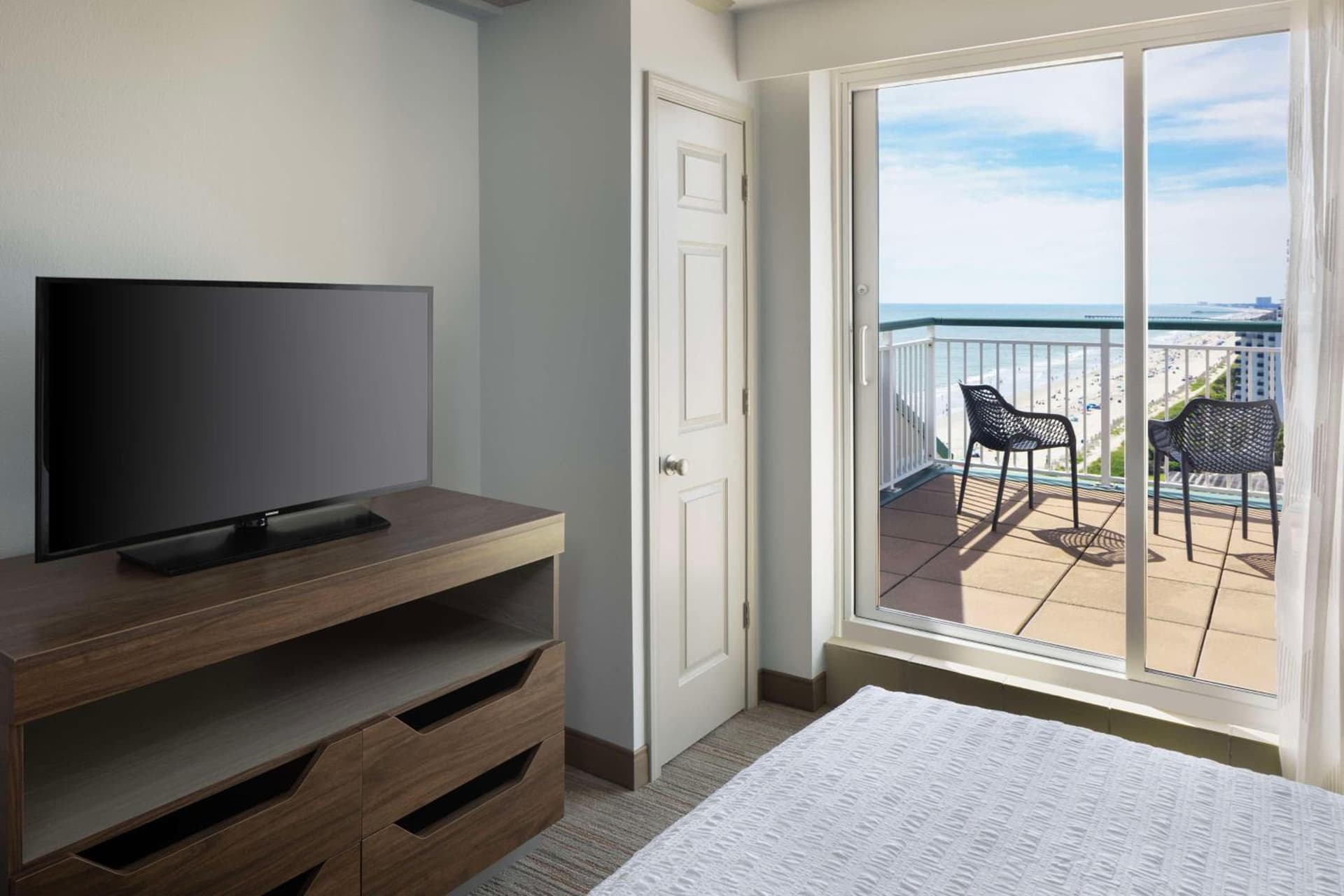 Hampton Inn & Suites Myrtle Beach Oceanfront gallery photo in Myrtle Beach, SC — image 24